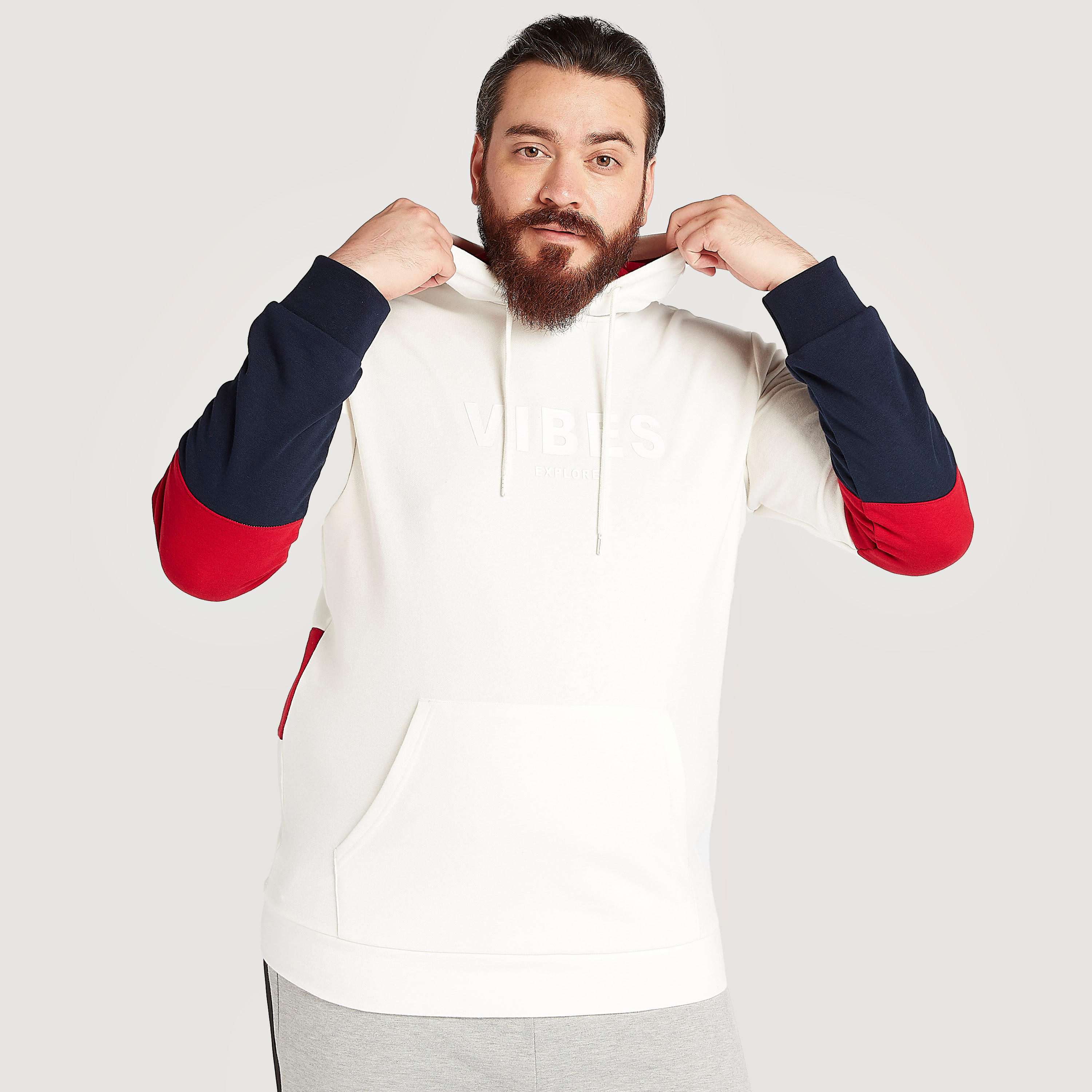 هودي بطبعات وتصاميم مغايرة وأكمام طويلة-men-winterwear-hoodiesandsweatshirts-image-1