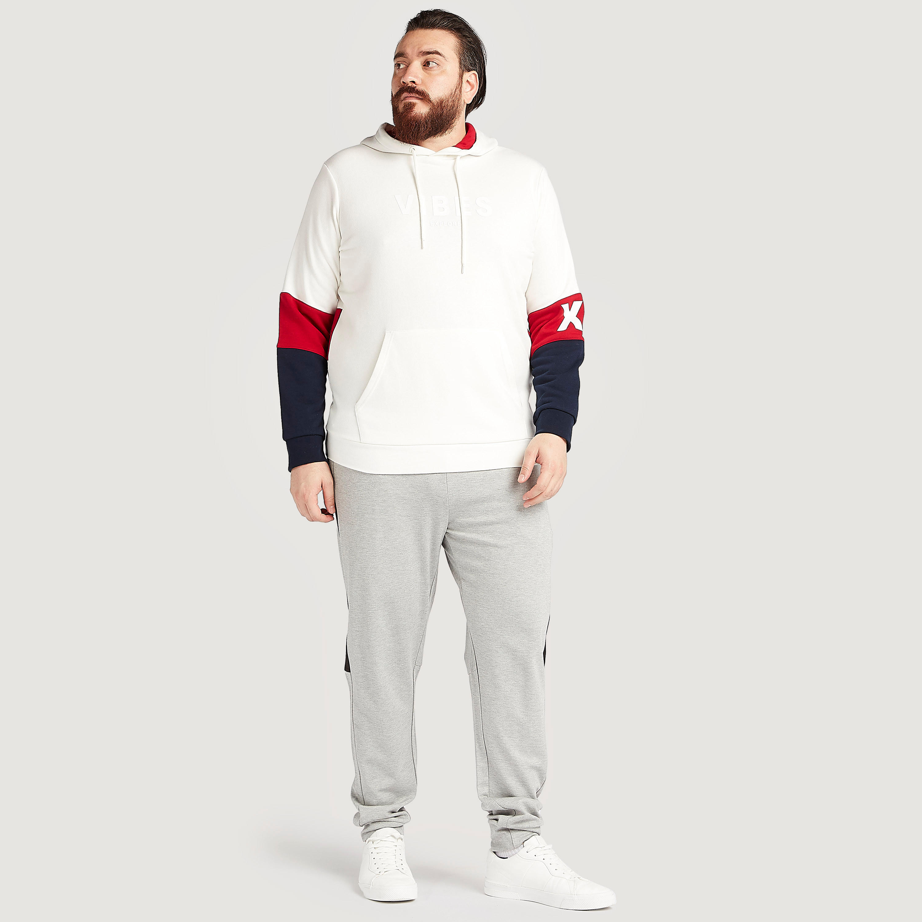 هودي بطبعات وتصاميم مغايرة وأكمام طويلة-men-winterwear-hoodiesandsweatshirts-image-2