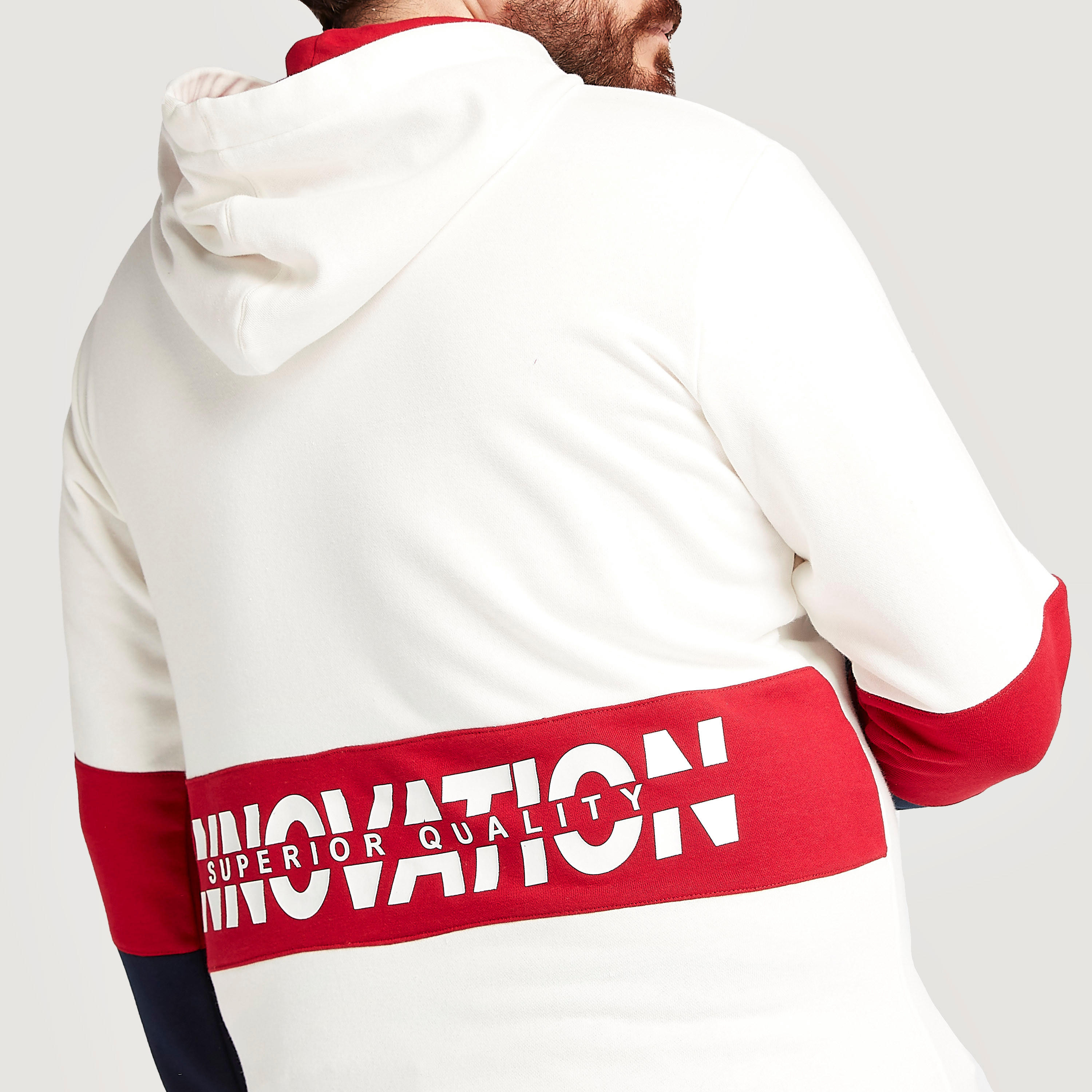 هودي بطبعات وتصاميم مغايرة وأكمام طويلة-men-winterwear-hoodiesandsweatshirts-image-3