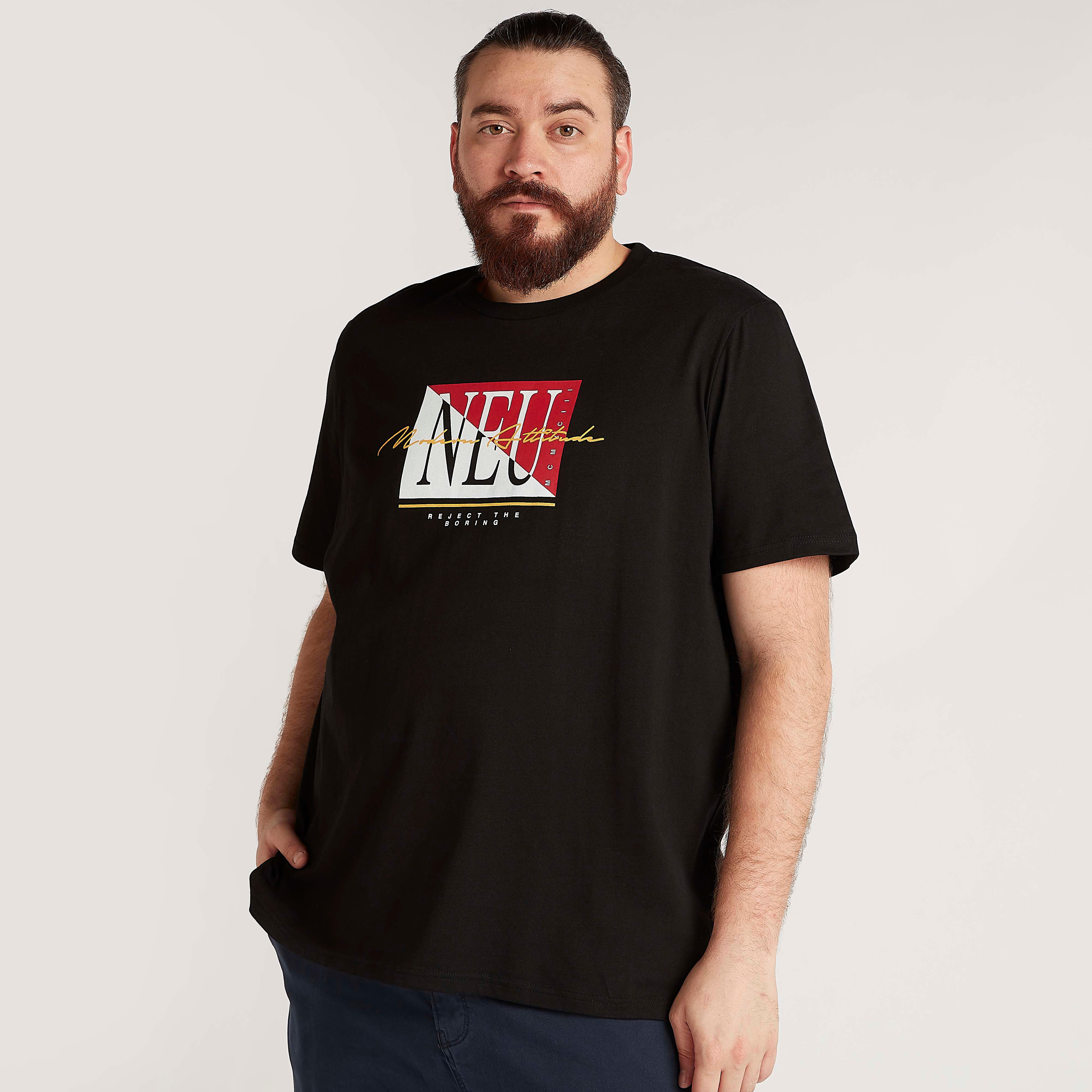 تيشيرت بياقة ضيّقة وأكمام قصيرة وطبعات-men-clothing-tshirtsandpolos-tshirts-image-4