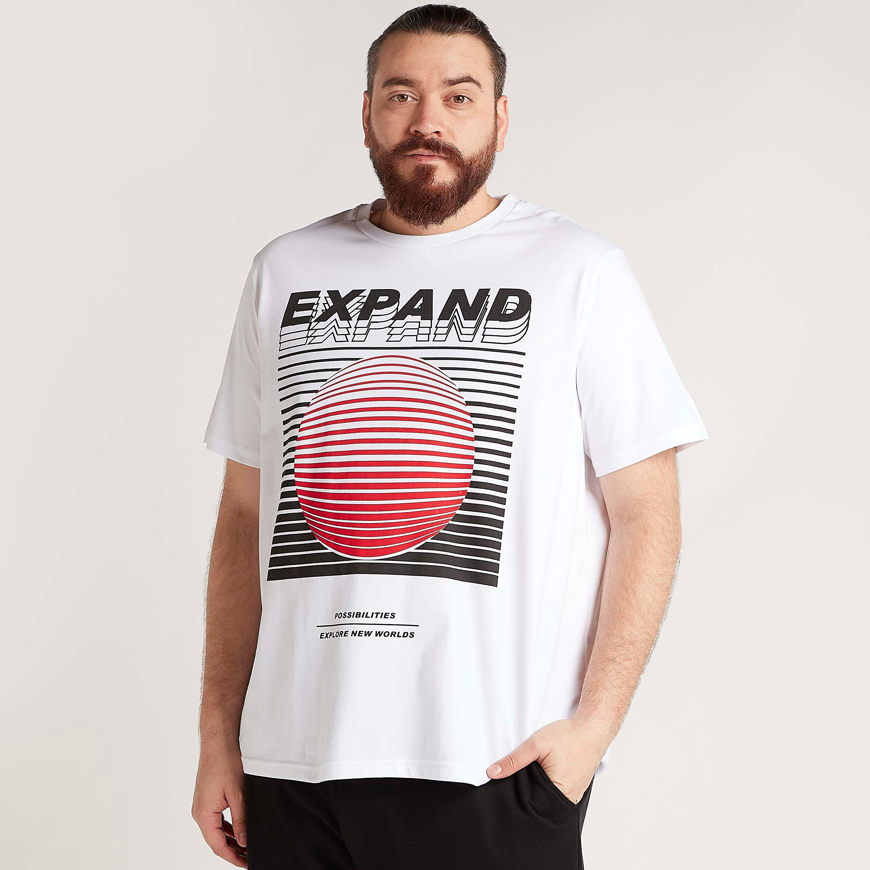 تيشيرت بياقة ضيّقة وأكمام قصيرة وطبعات-men-clothing-tshirtsandpolos-tshirts-image-4