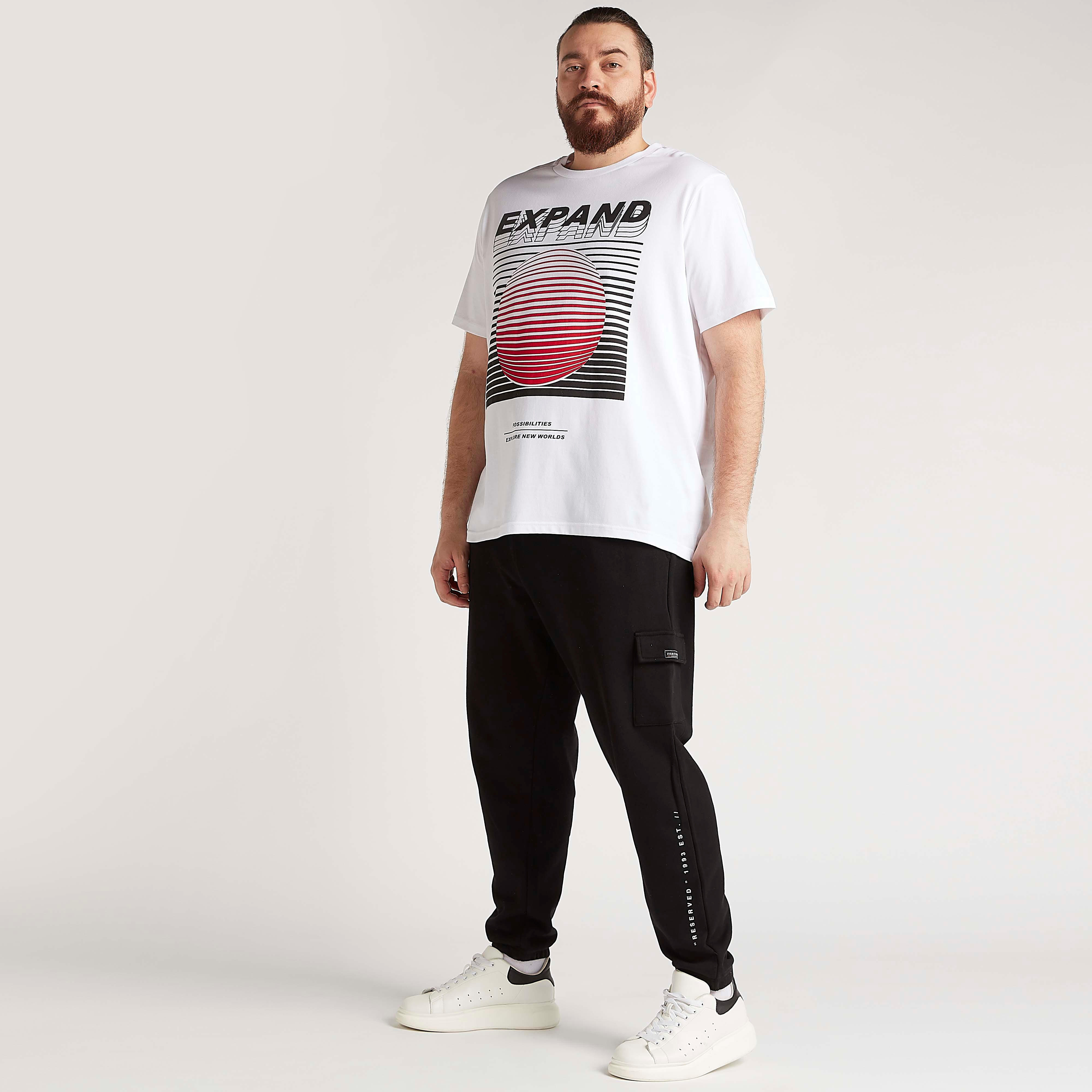 تيشيرت بياقة ضيّقة وأكمام قصيرة وطبعات-men-clothing-tshirtsandpolos-tshirts-image-3