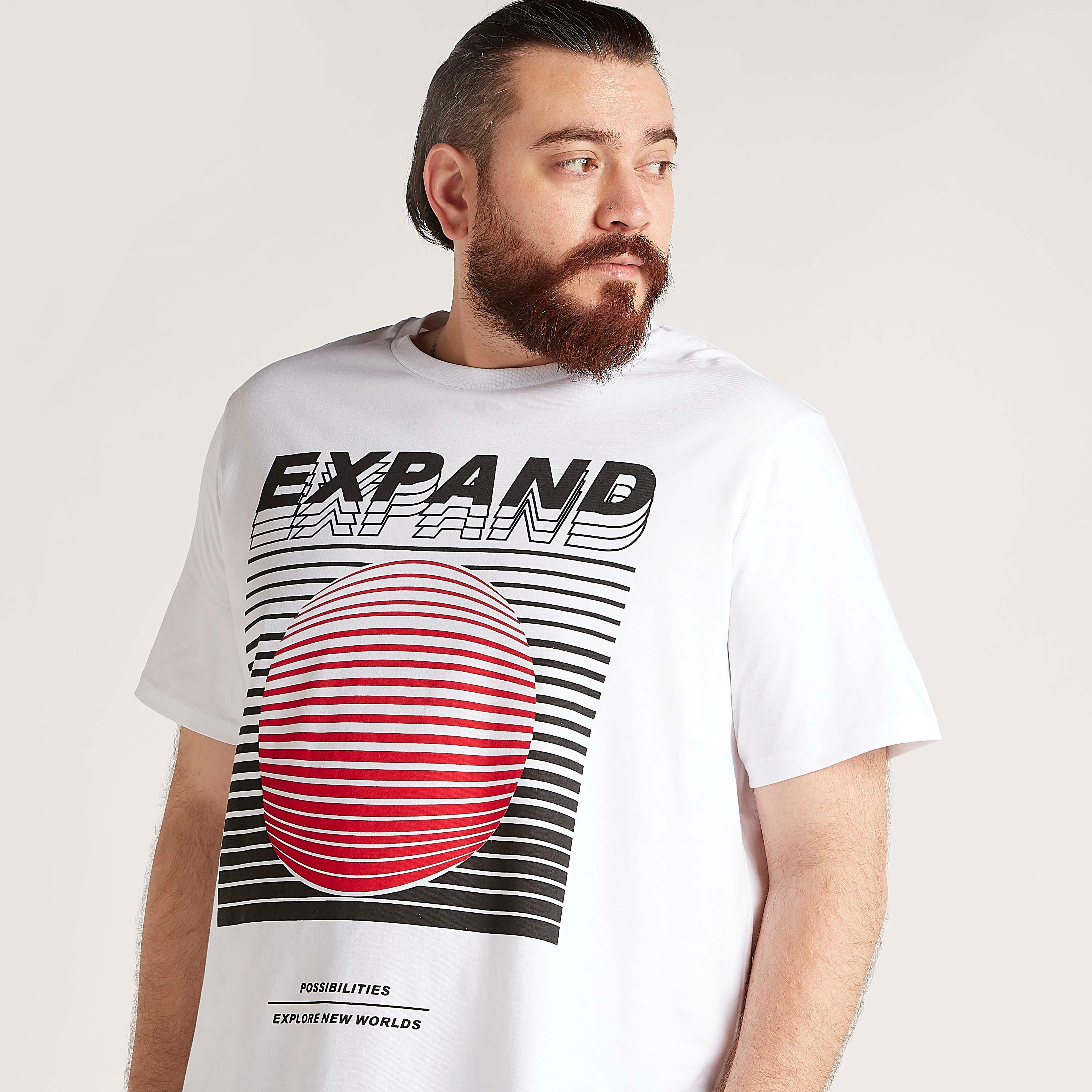تيشيرت بياقة ضيّقة وأكمام قصيرة وطبعات-men-clothing-tshirtsandpolos-tshirts-image-2