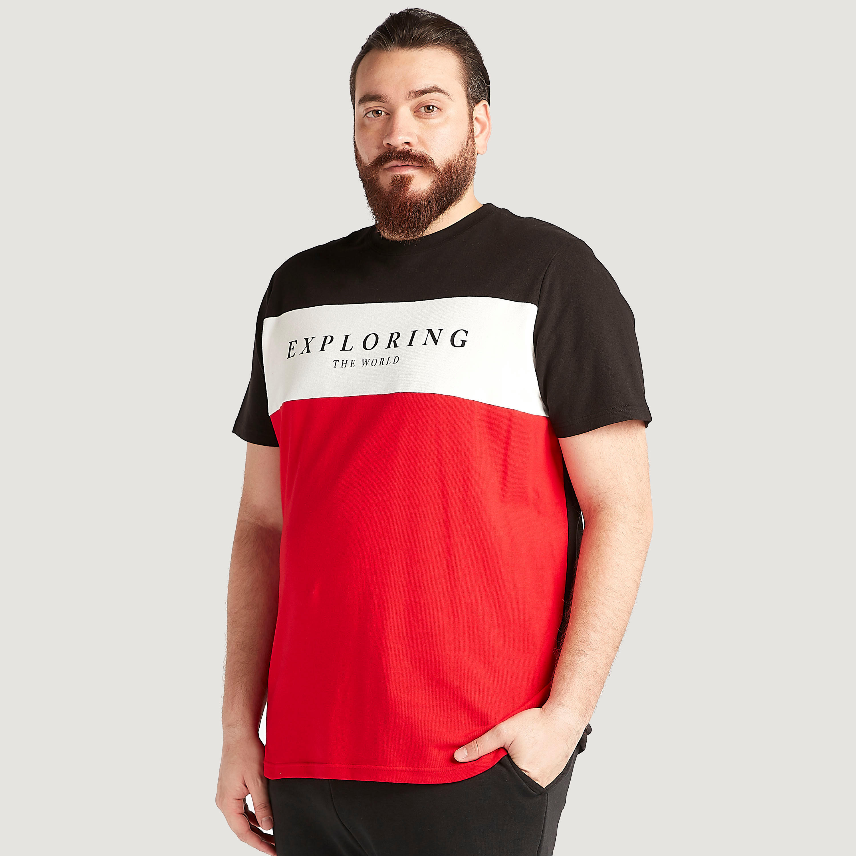 تيشيرت بتصاميم مغايرة وياقة ضيّقة وأكمام قصيرة وطبعات-men-clothing-tshirtsandpolos-tshirts-image-1