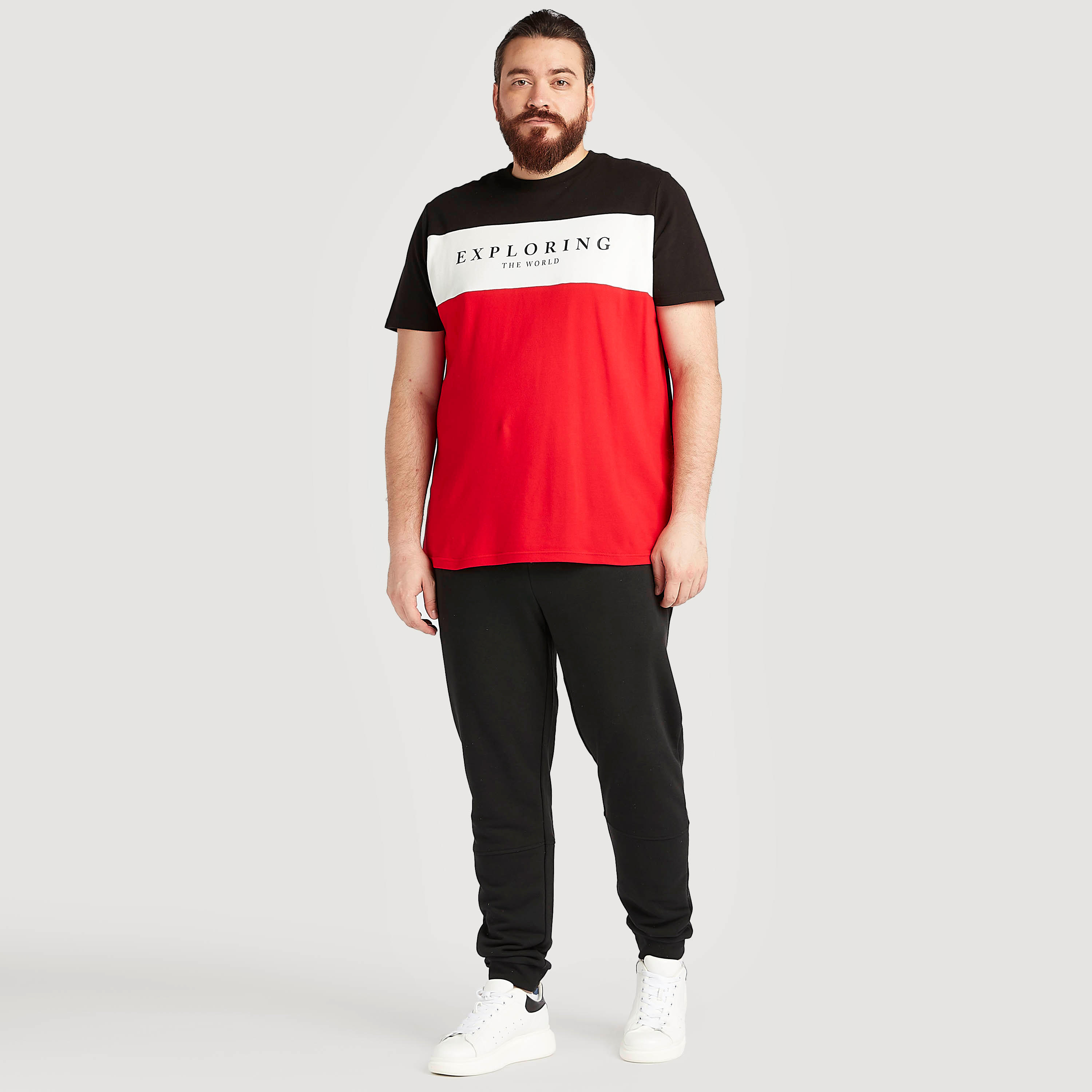 تيشيرت بتصاميم مغايرة وياقة ضيّقة وأكمام قصيرة وطبعات-men-clothing-tshirtsandpolos-tshirts-image-2