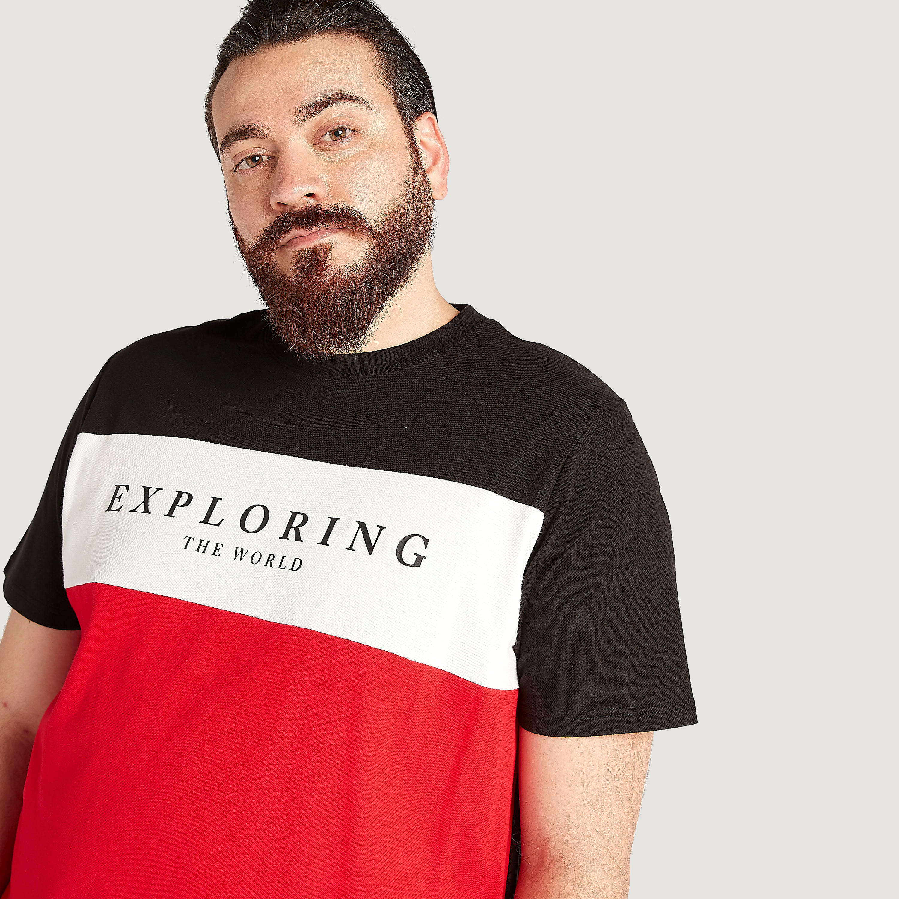 تيشيرت بتصاميم مغايرة وياقة ضيّقة وأكمام قصيرة وطبعات-men-clothing-tshirtsandpolos-tshirts-image-3