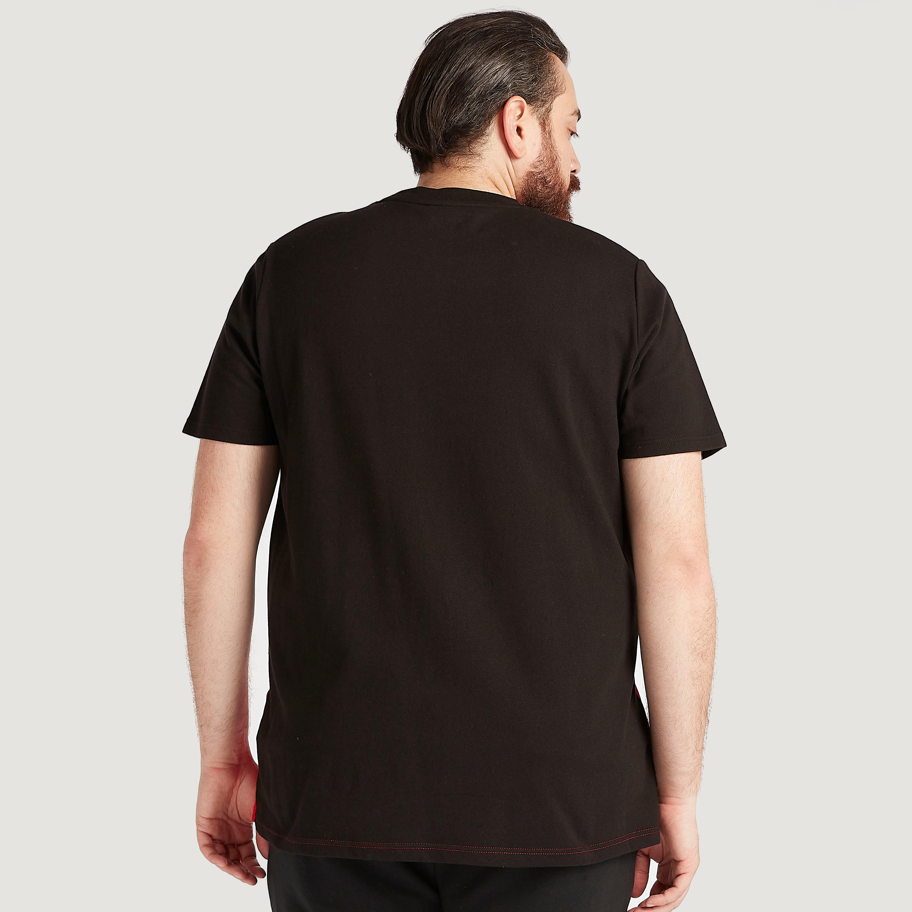 تيشيرت بتصاميم مغايرة وياقة ضيّقة وأكمام قصيرة وطبعات-men-clothing-tshirtsandpolos-tshirts-image-4