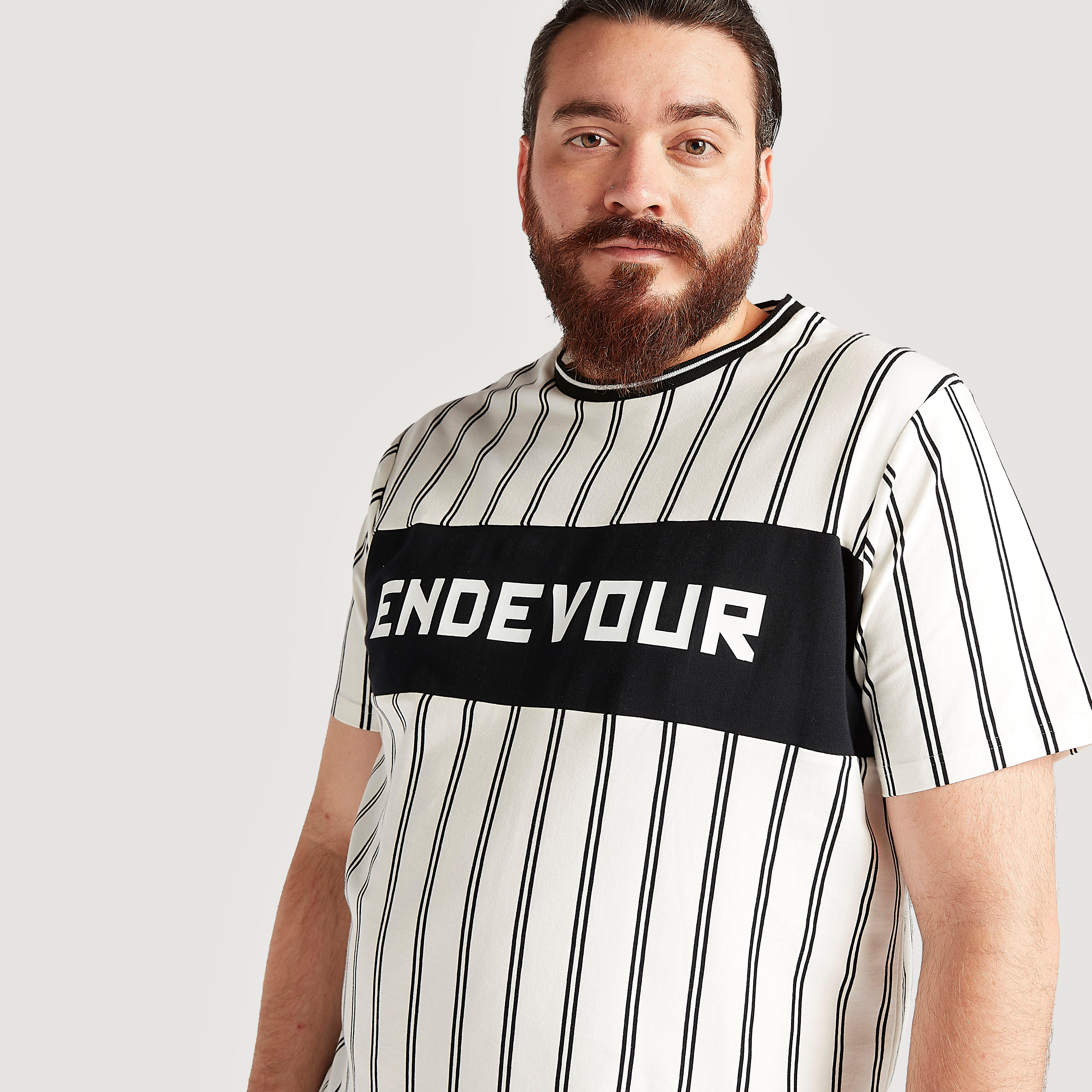 تيشيرت بياقة ضيّقة وأكمام قصيرة وطبعات-men-clothing-tshirtsandpolos-tshirts-image-3