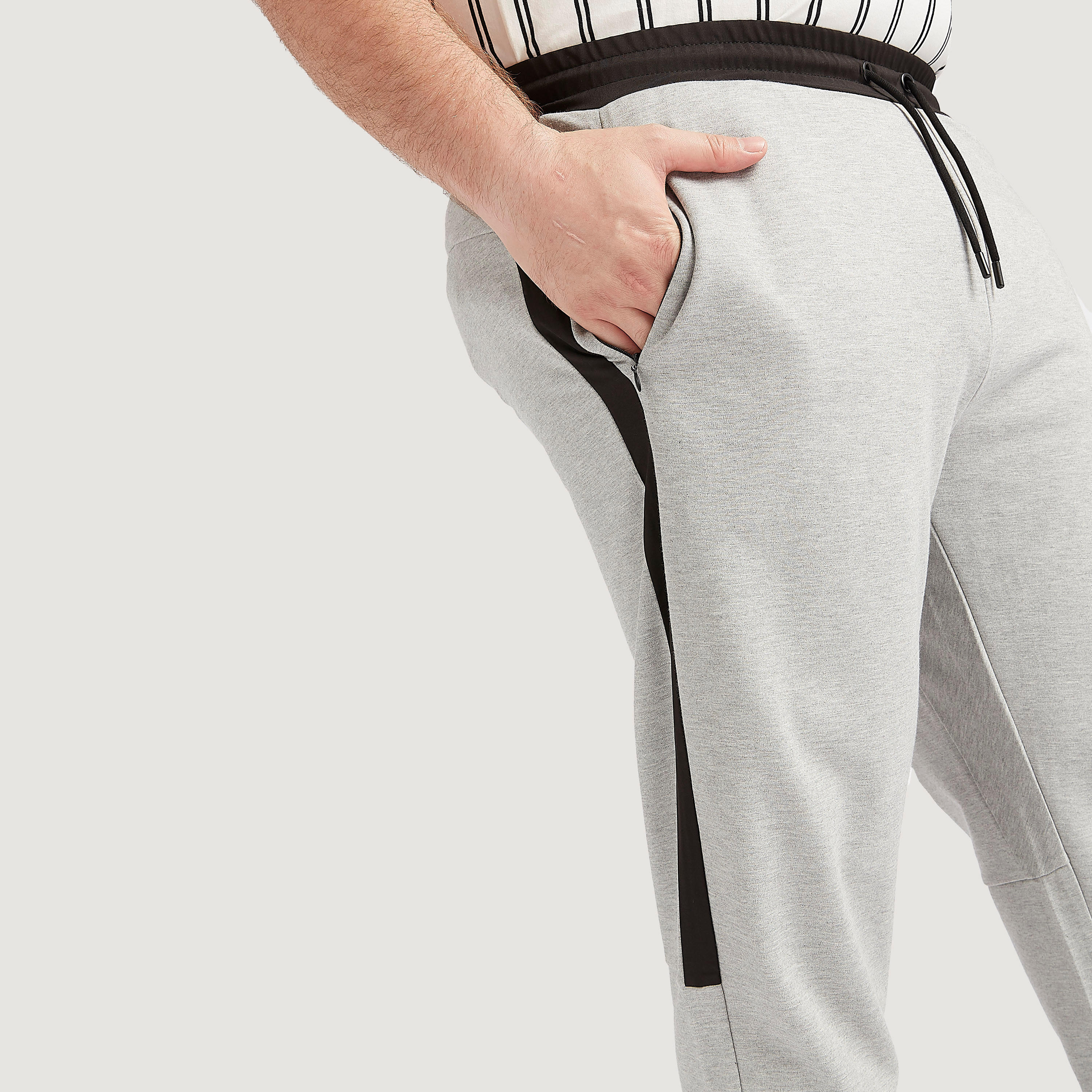 بنطلون رياضي سادة برباط إغلاق وخصر متوسّط الارتفاع-men-clothing-bottoms-joggers-image-3