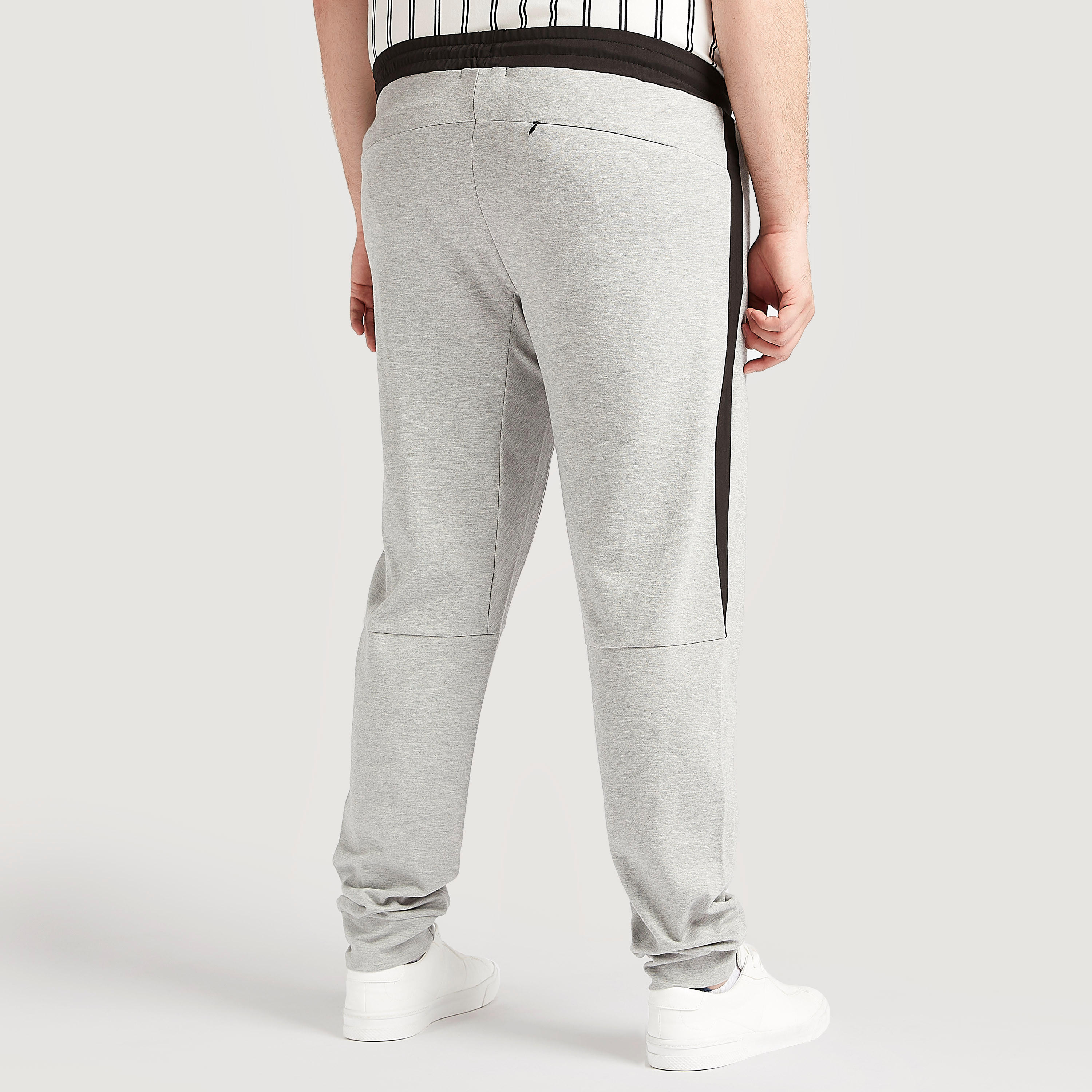 بنطلون رياضي سادة برباط إغلاق وخصر متوسّط الارتفاع-men-clothing-bottoms-joggers-image-4