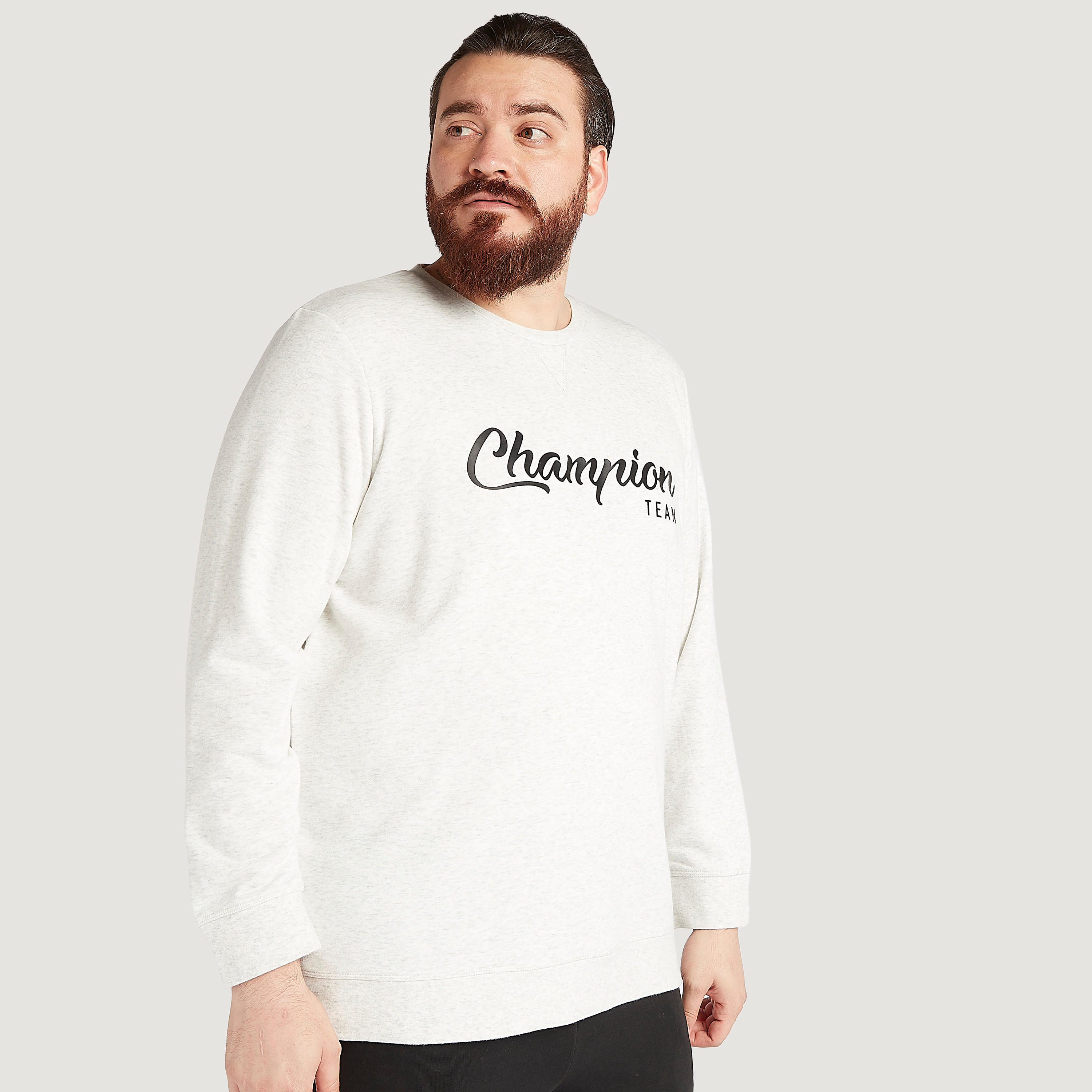 سويت شيرت بياقة ضيقة وأكمام طويلة وطبعات-men-winterwear-hoodiesandsweatshirts-image-1