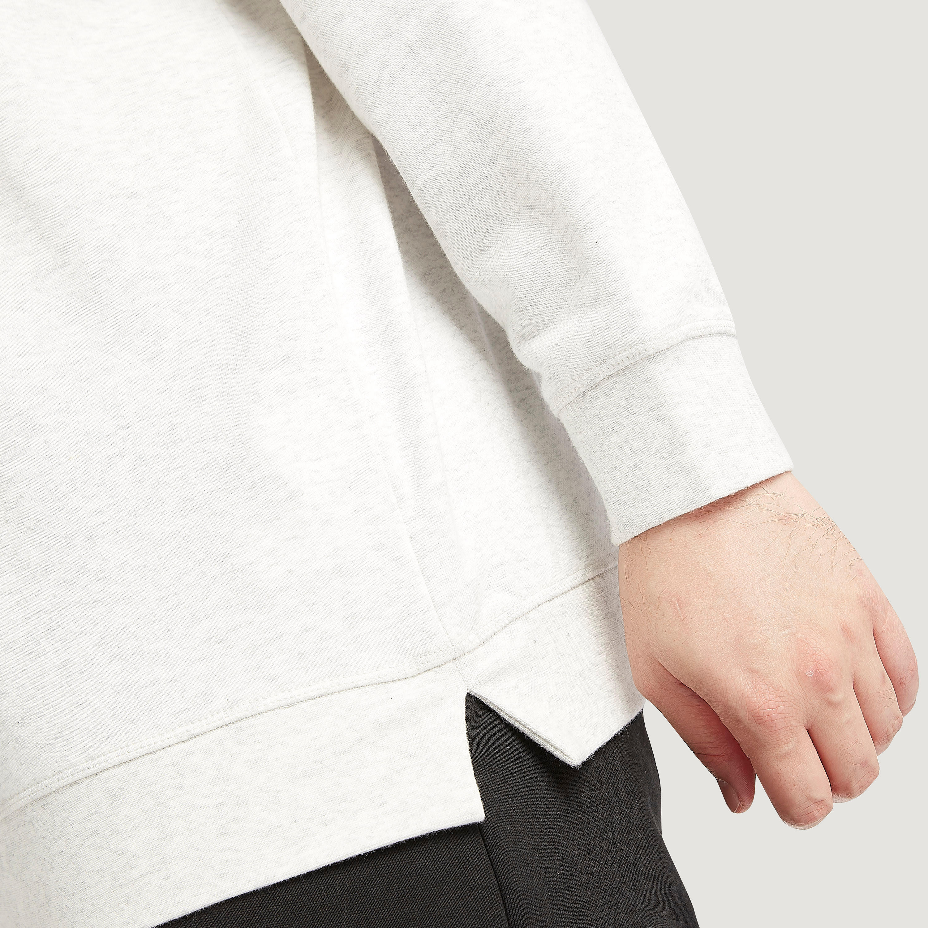 سويت شيرت بياقة ضيقة وأكمام طويلة وطبعات-men-winterwear-hoodiesandsweatshirts-image-3