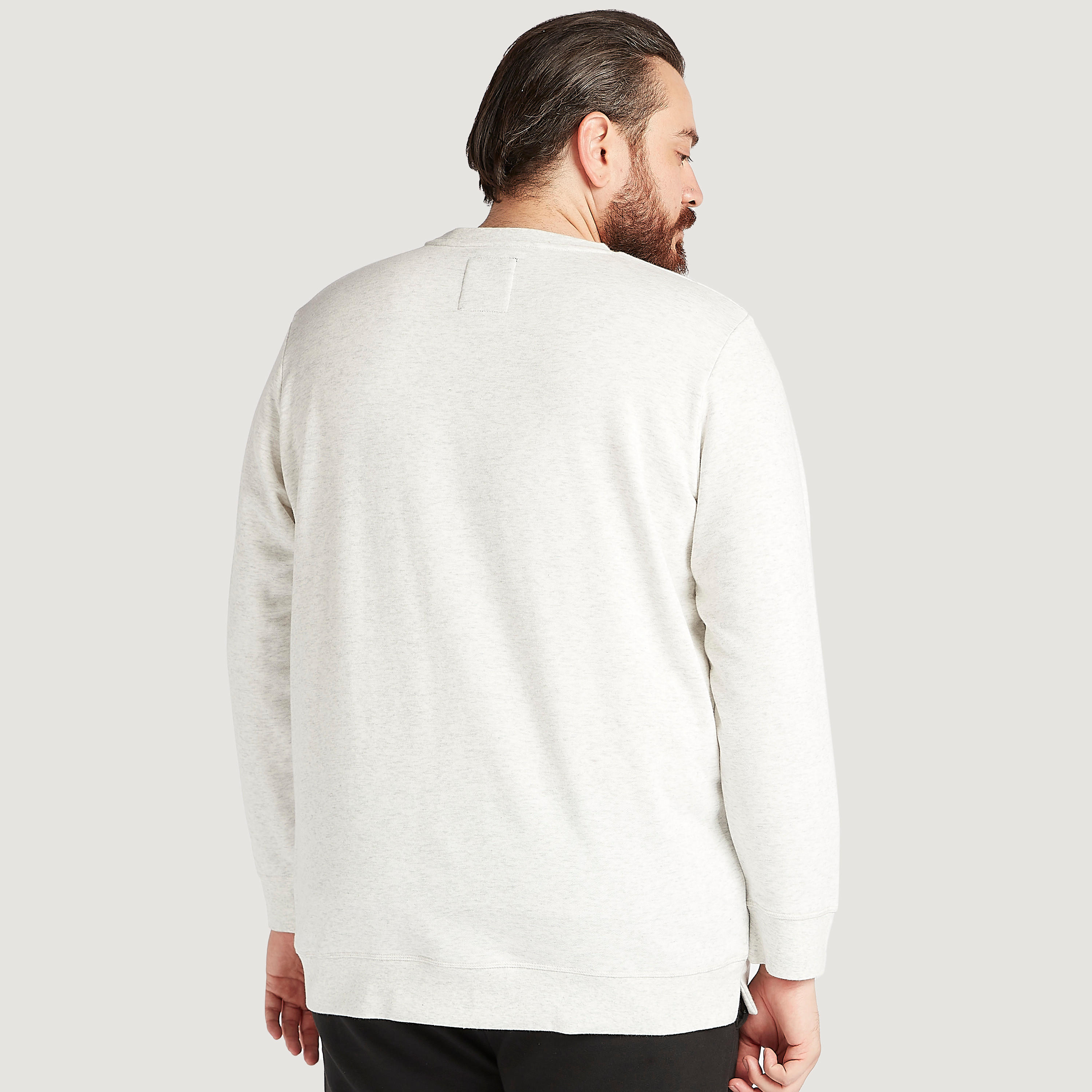 سويت شيرت بياقة ضيقة وأكمام طويلة وطبعات-men-winterwear-hoodiesandsweatshirts-image-4