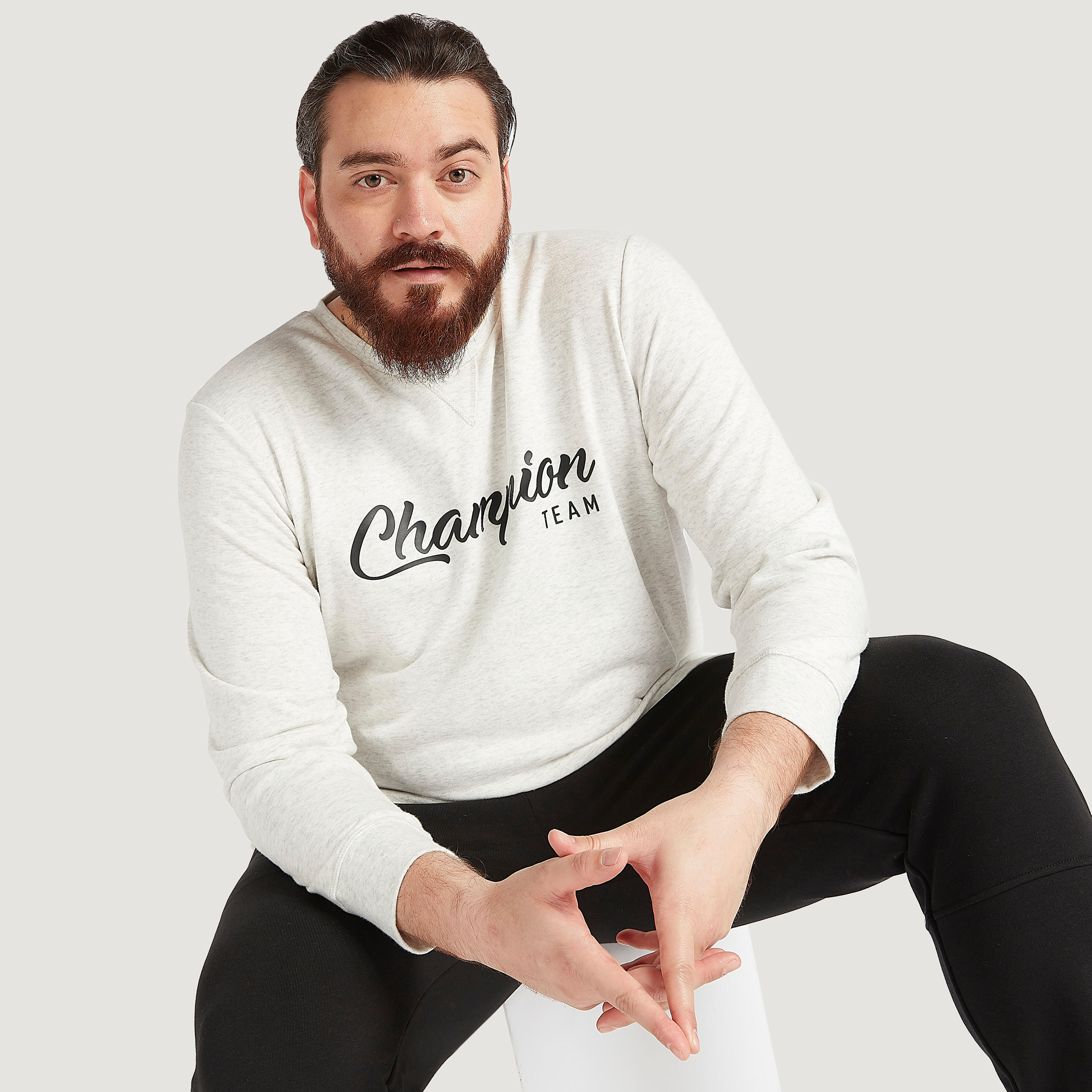 سويت شيرت بياقة ضيقة وأكمام طويلة وطبعات-men-winterwear-hoodiesandsweatshirts-image-5