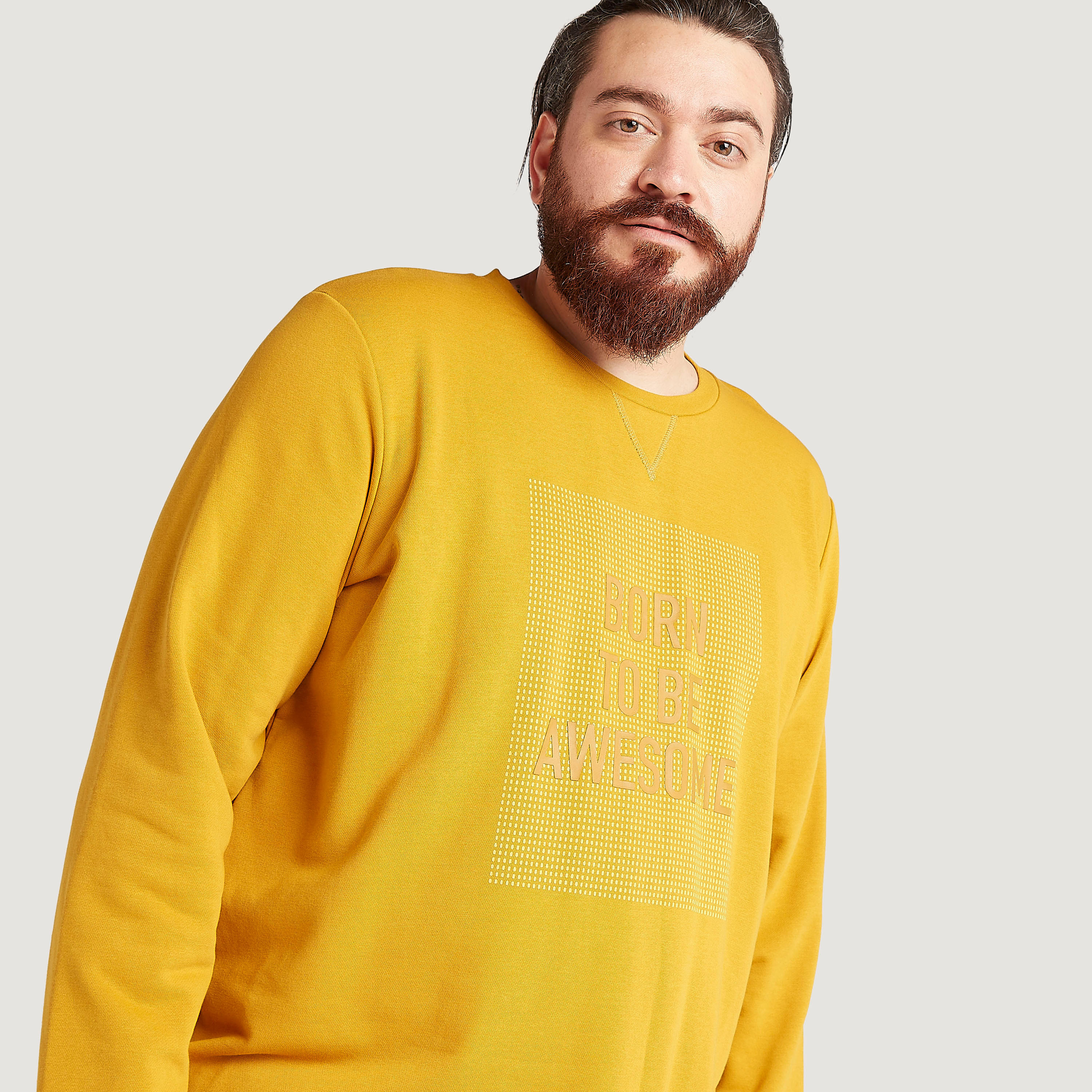 سويت شيرت بياقة ضيقة وأكمام طويلة وطبعات-men-winterwear-hoodiesandsweatshirts-image-2