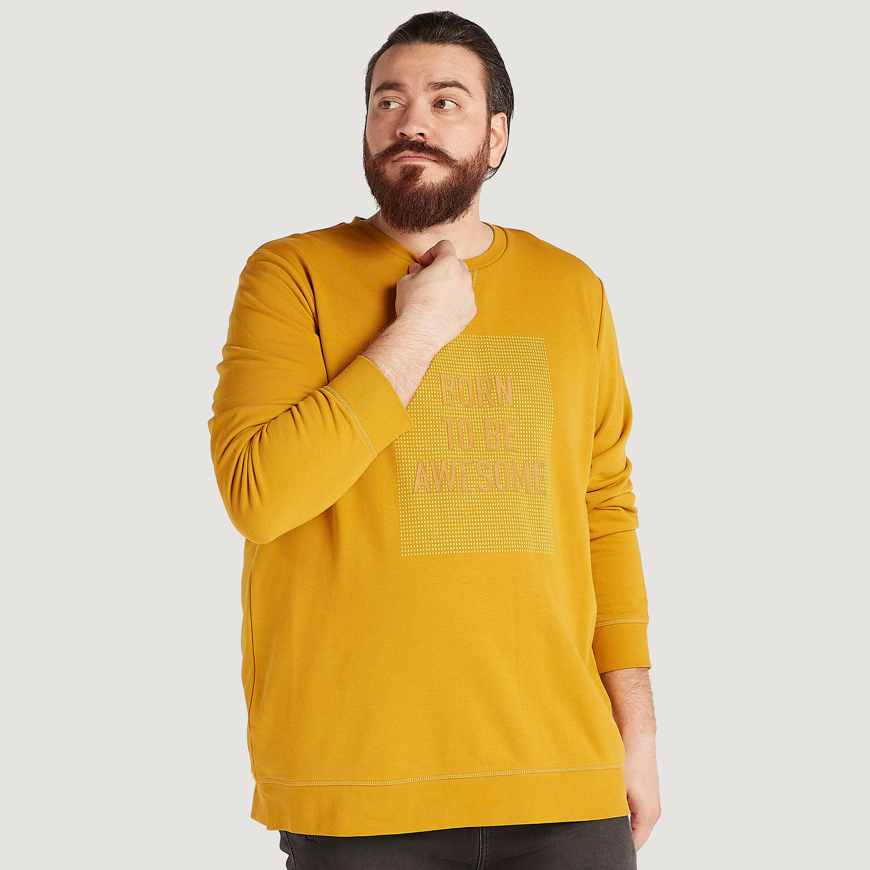 سويت شيرت بياقة ضيقة وأكمام طويلة وطبعات-men-winterwear-hoodiesandsweatshirts-image-1