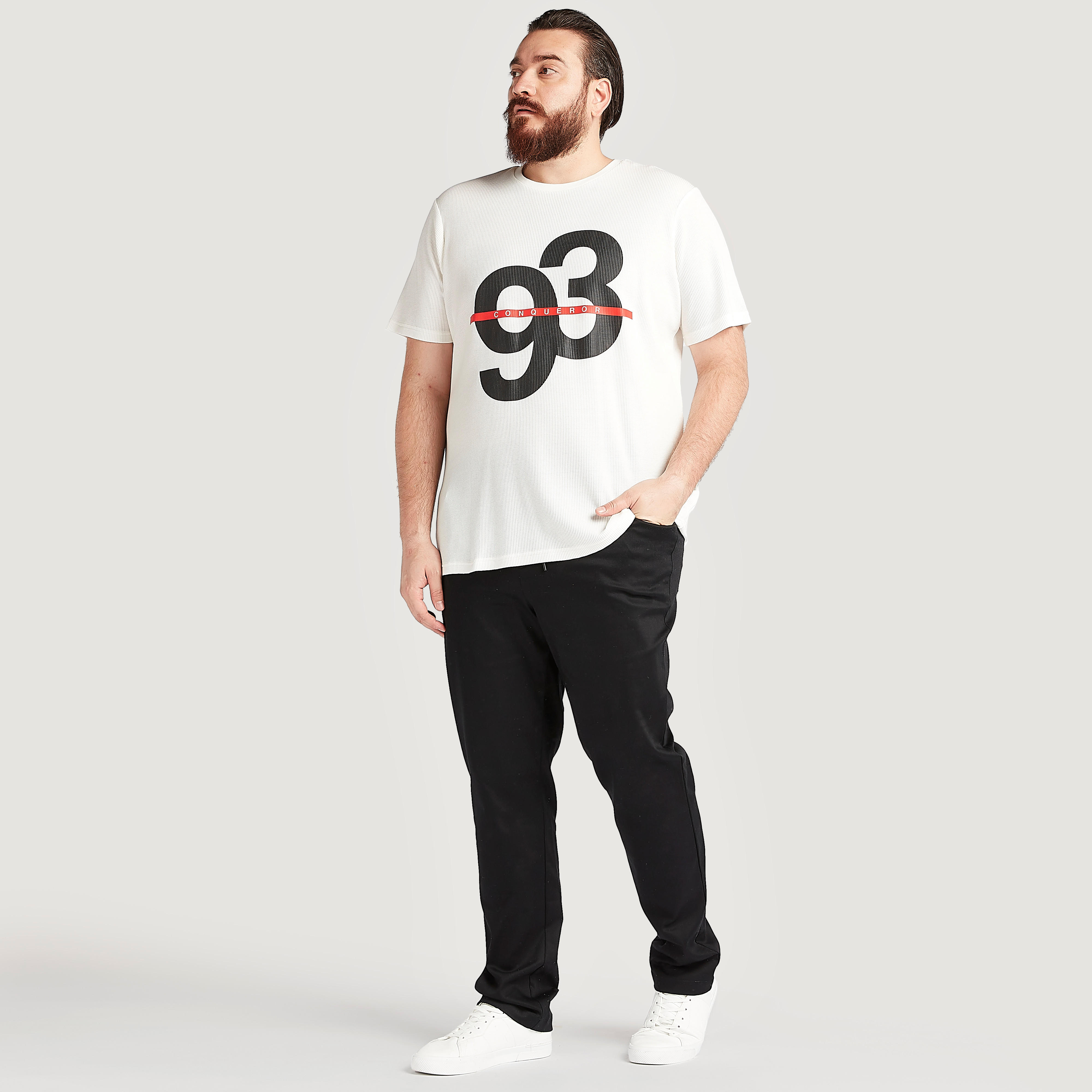 تيشيرت بياقة ضيّقة وأكمام قصيرة وطبعات-men-clothing-tshirtsandpolos-tshirts-image-2