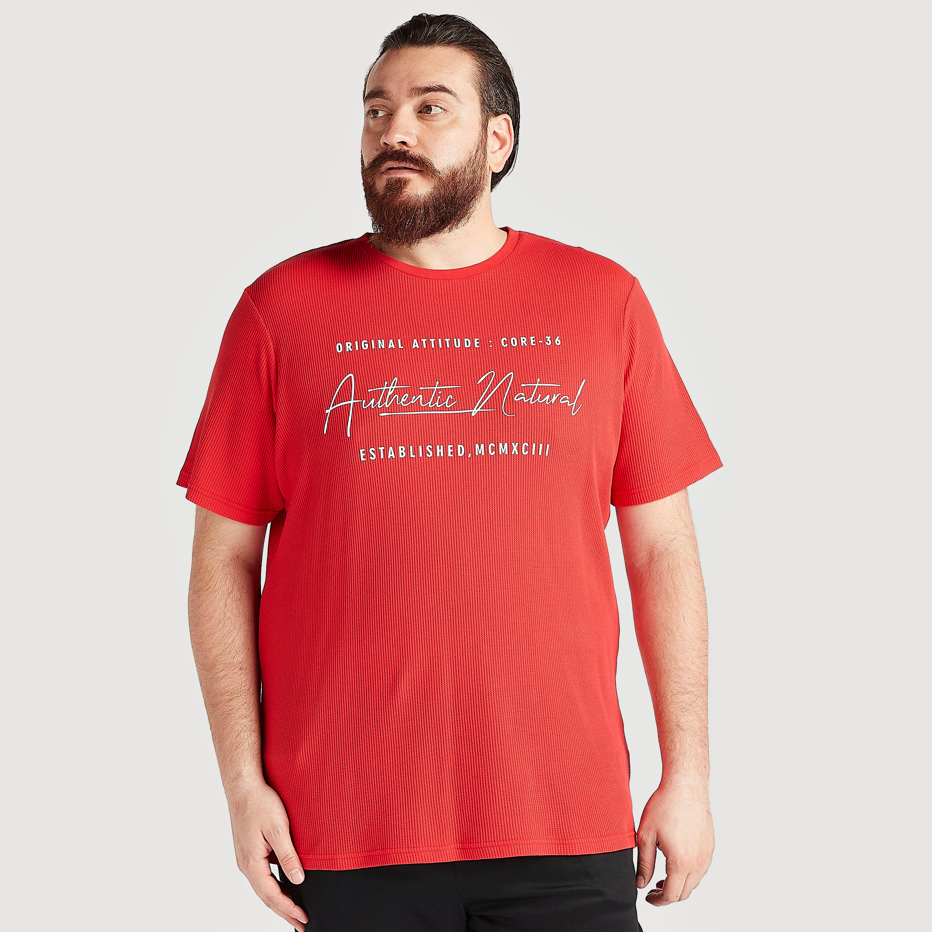 تيشيرت بياقة ضيّقة وأكمام قصيرة وطبعات-men-clothing-tshirtsandpolos-tshirts-image-1