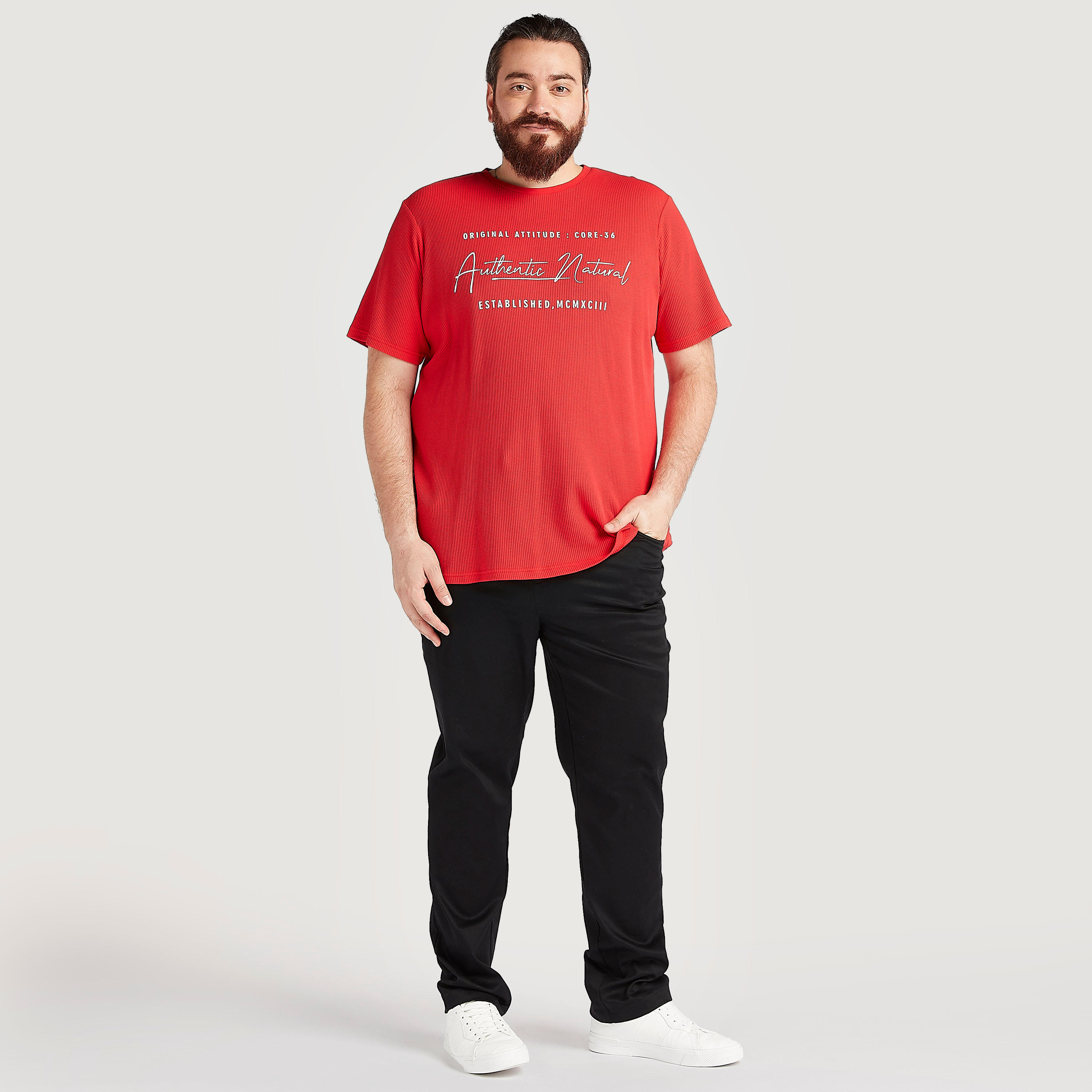 تيشيرت بياقة ضيّقة وأكمام قصيرة وطبعات-men-clothing-tshirtsandpolos-tshirts-image-2