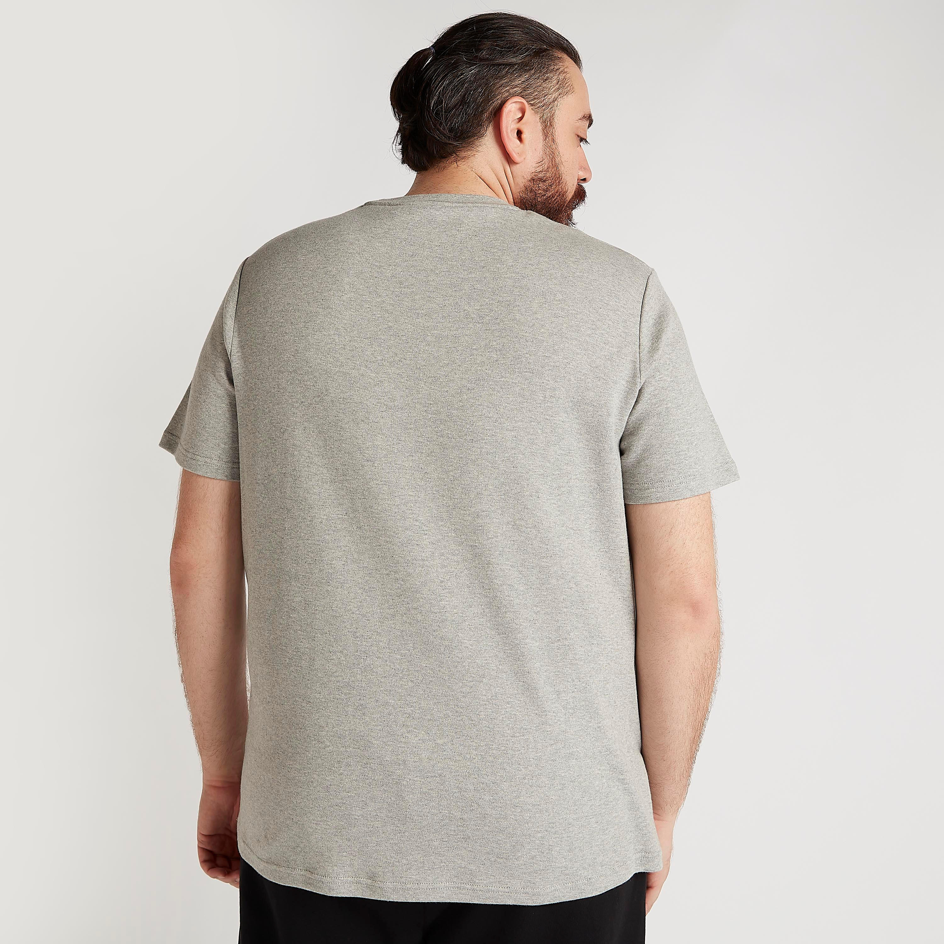 تيشيرت بياقة ضيّقة وأكمام قصيرة ونقوش-men-clothing-tshirtsandpolos-tshirts-image-2