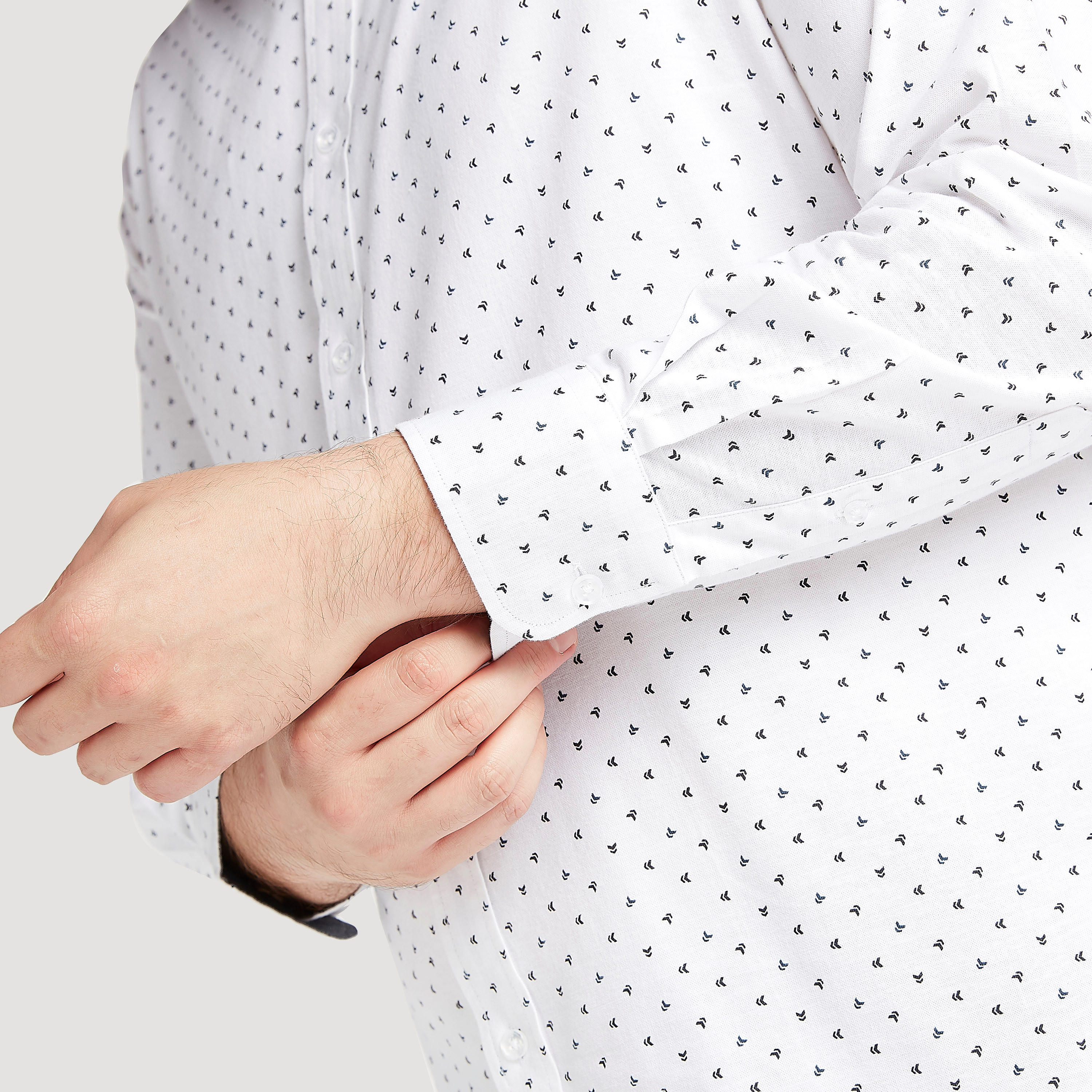 قميص بأكمام طويلة وزر سفلي وطبعات-men-clothing-shirts-image-1