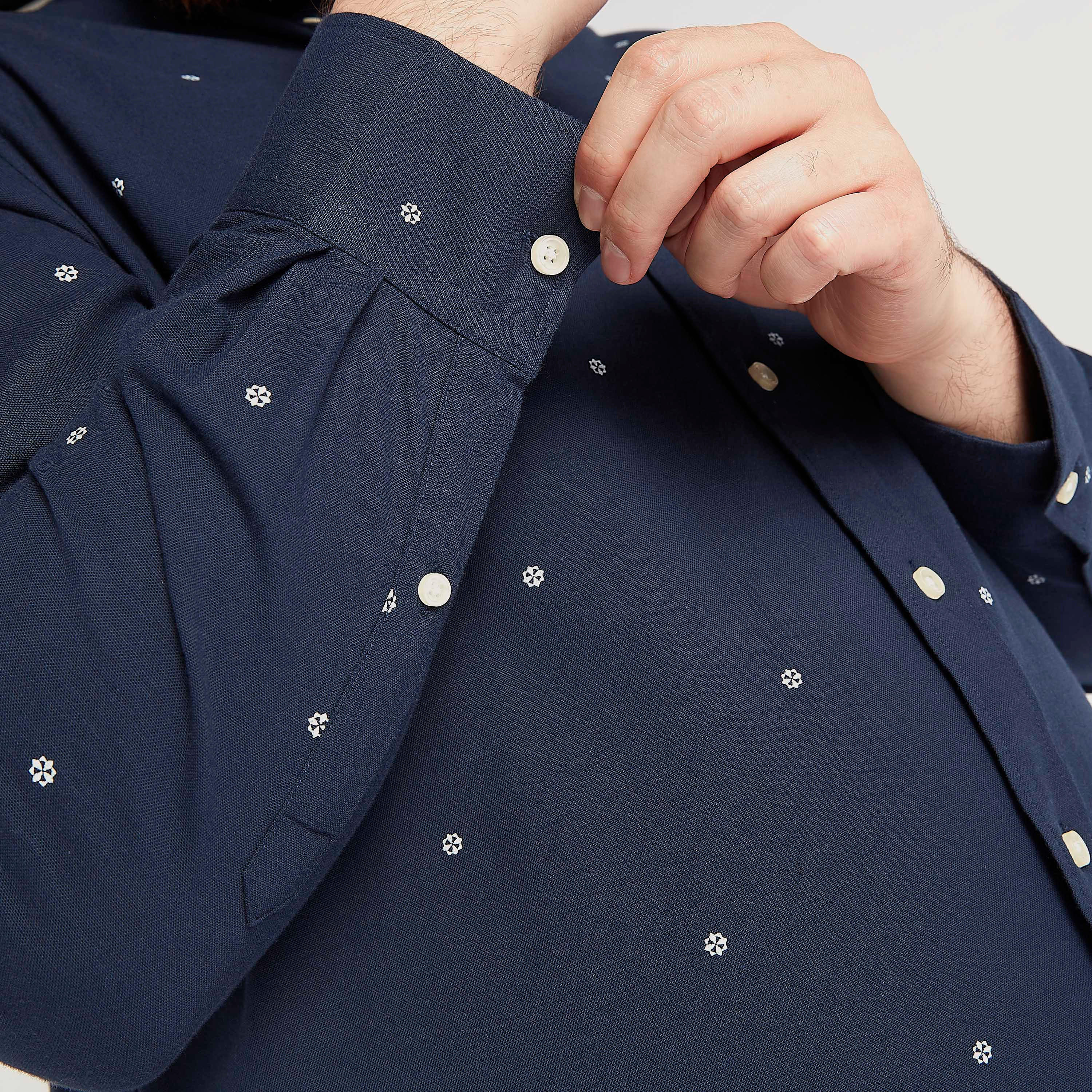 قميص بأكمام طويلة وزو سفلي وطبعات-men-clothing-shirts-image-1