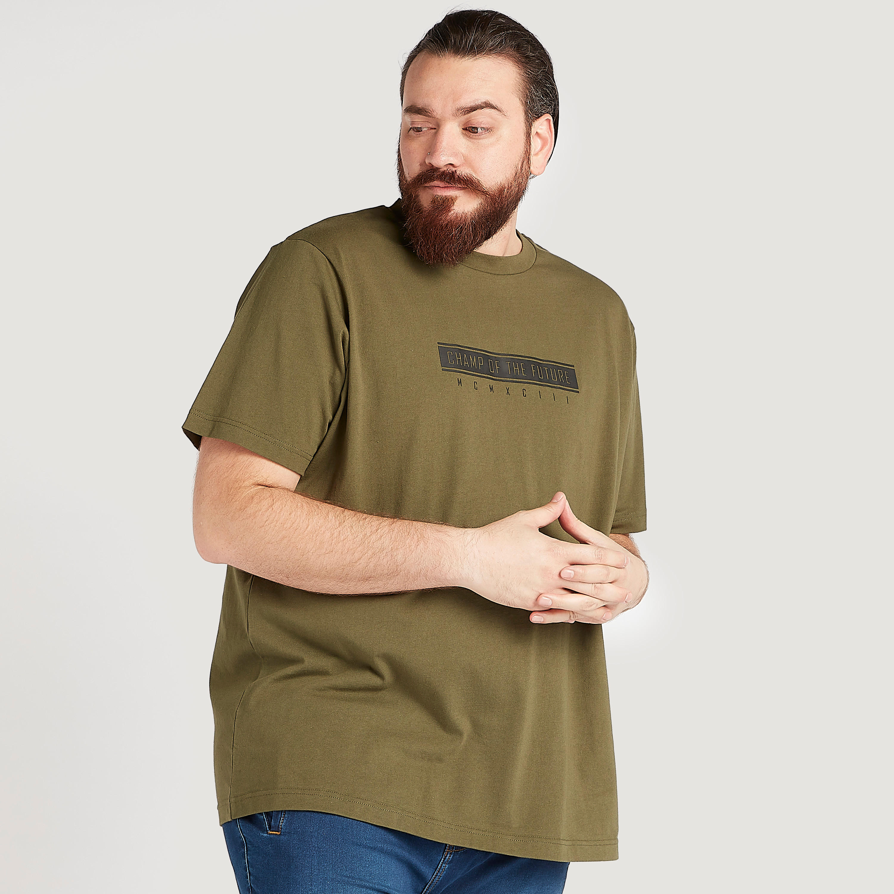 تيشيرت بياقة ضيقة وأكمام قصيرة وطبعات-men-clothing-tshirtsandpolos-tshirts-image-1