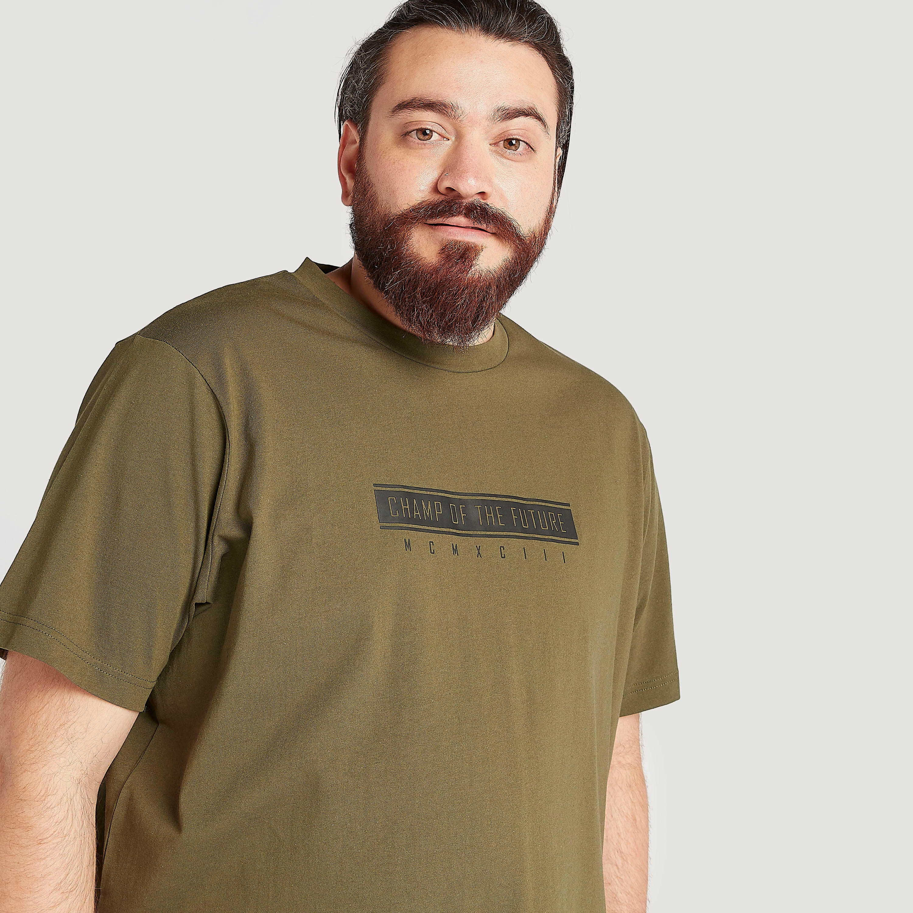 تيشيرت بياقة ضيقة وأكمام قصيرة وطبعات-men-clothing-tshirtsandpolos-tshirts-image-2