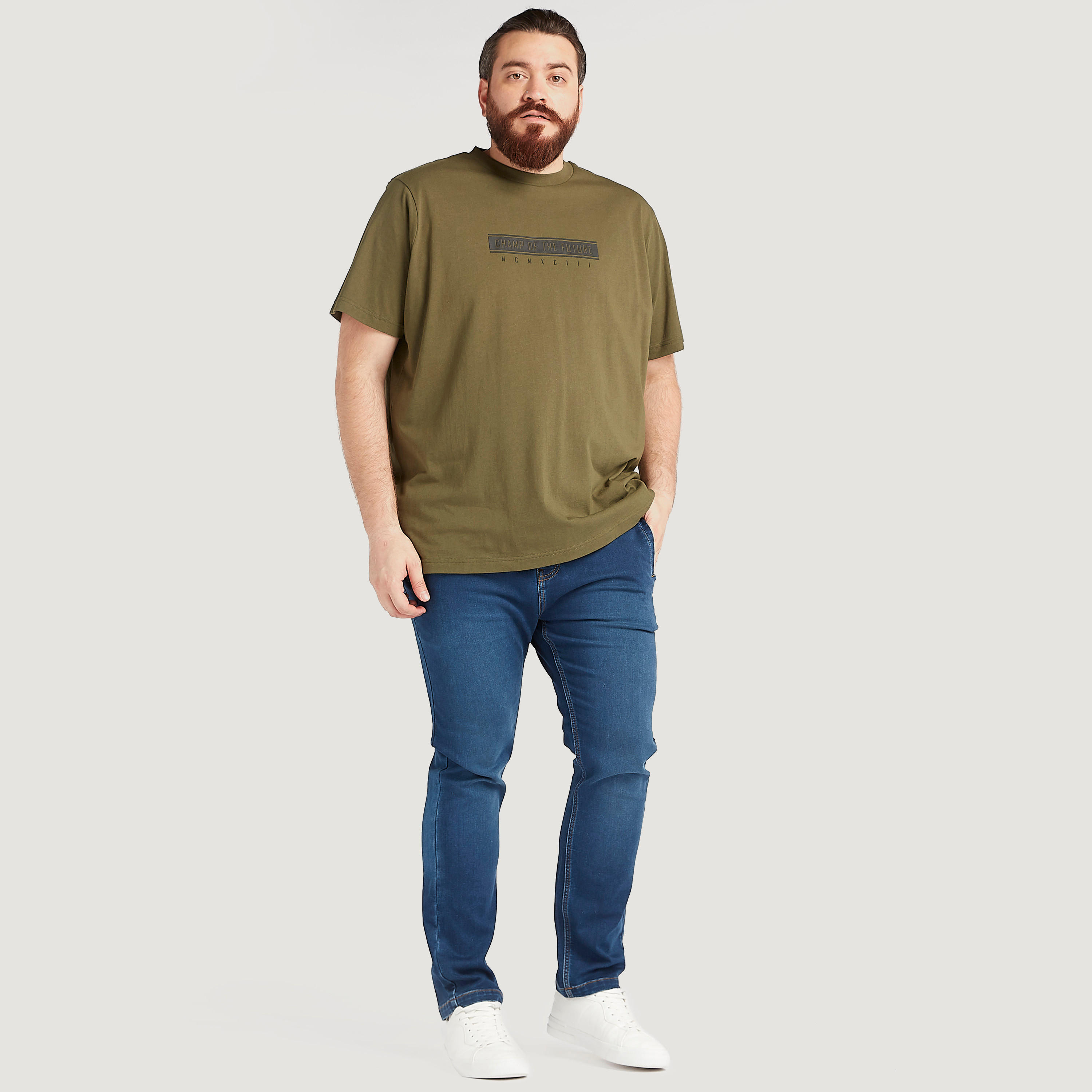 تيشيرت بياقة ضيقة وأكمام قصيرة وطبعات-men-clothing-tshirtsandpolos-tshirts-image-3
