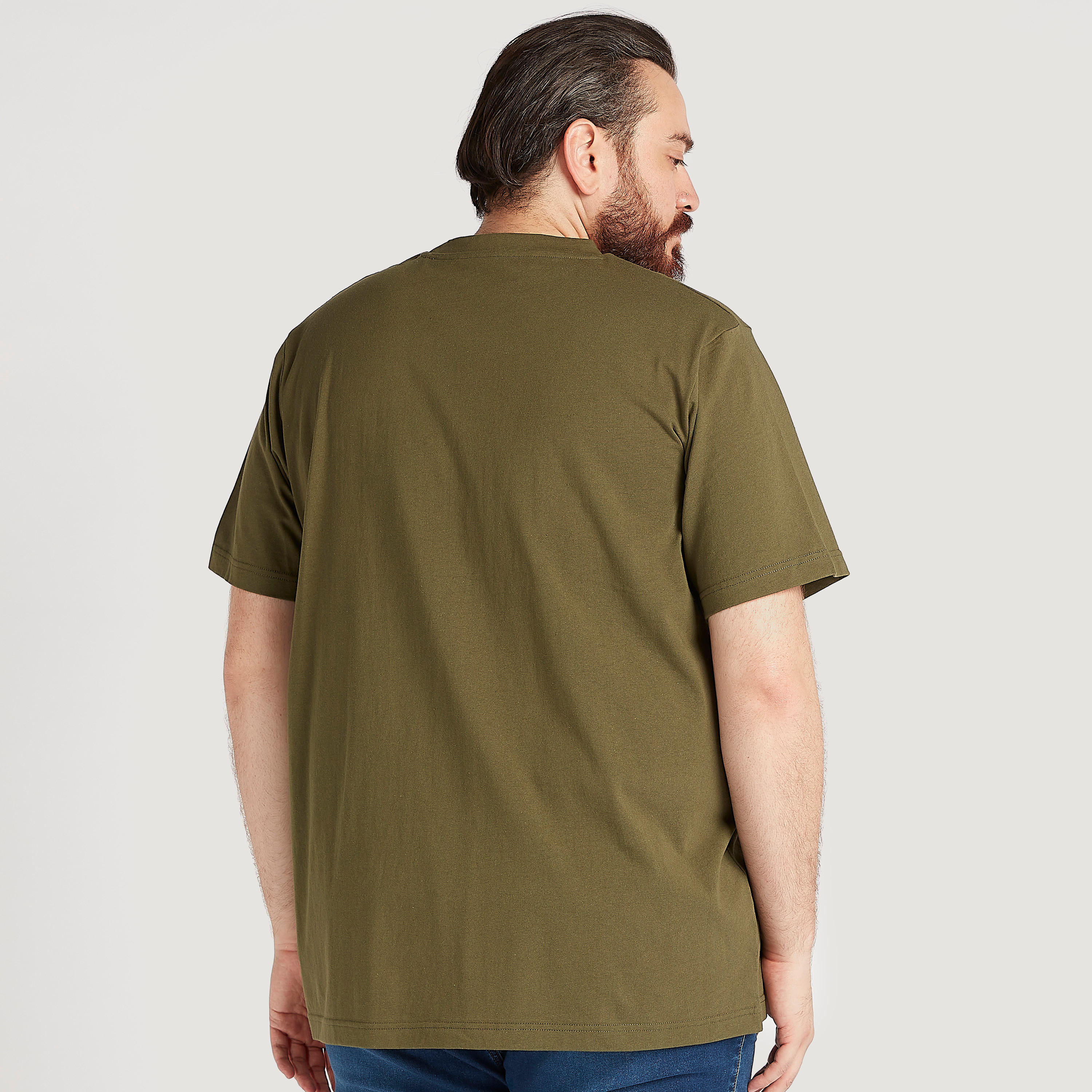 تيشيرت بياقة ضيقة وأكمام قصيرة وطبعات-men-clothing-tshirtsandpolos-tshirts-image-4