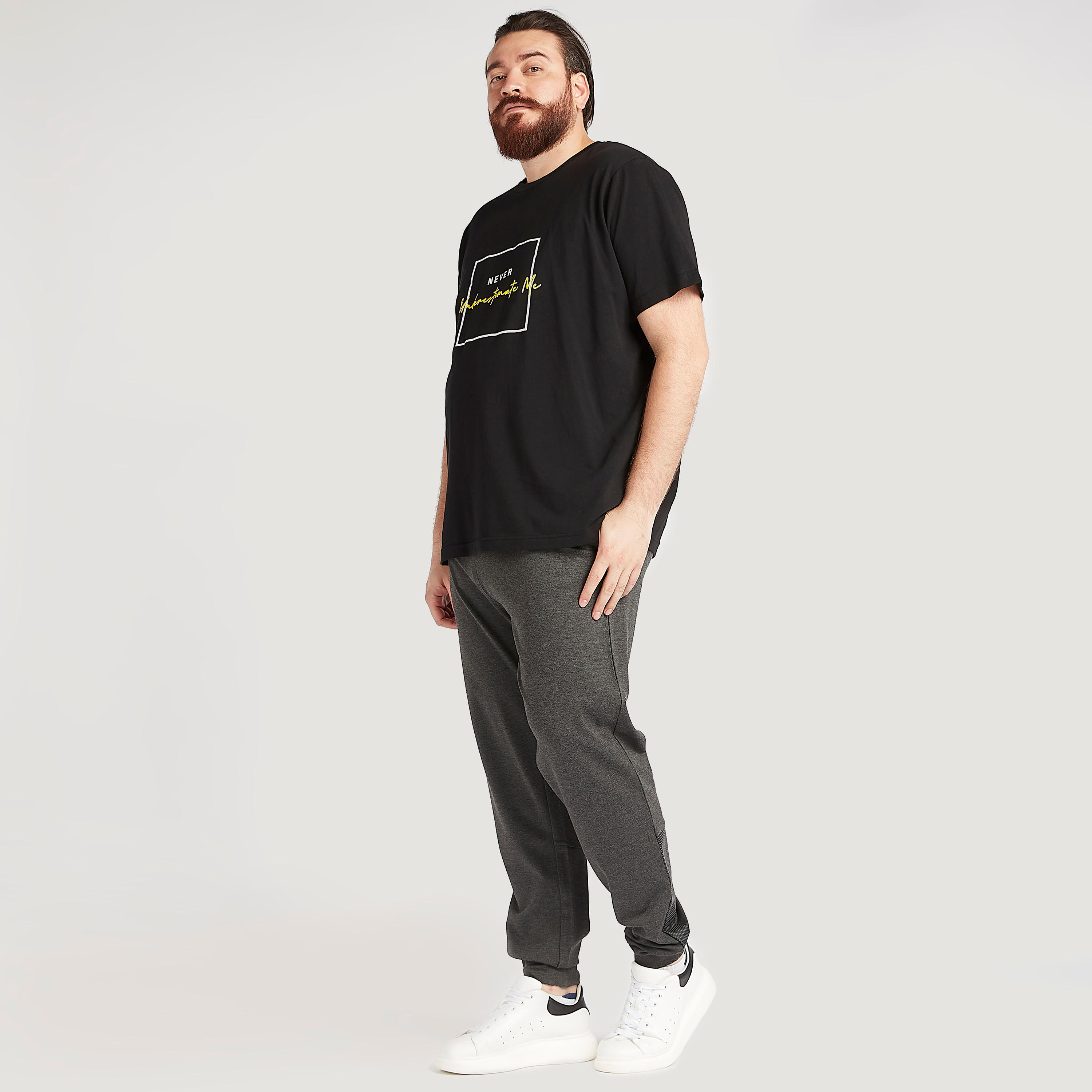 تيشيرت بياقة ضيقة وأكمام قصيرة وطبعات-men-clothing-tshirtsandpolos-tshirts-image-2