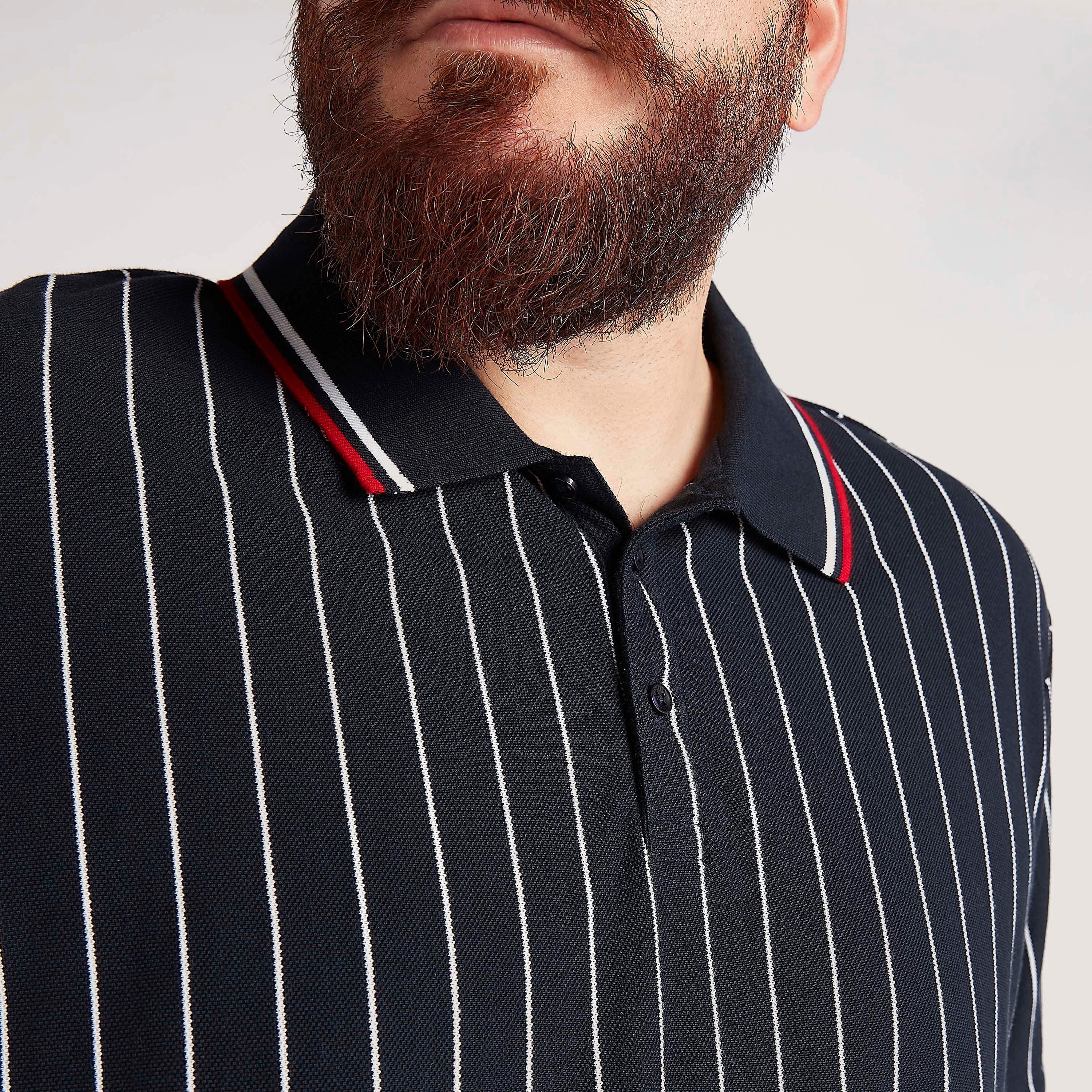 تيشيرت بولو مقلّم بأكمام قصيرة وتفاصيل خيوط بارزة-men-clothing-tshirtsandpolos-polos-image-5
