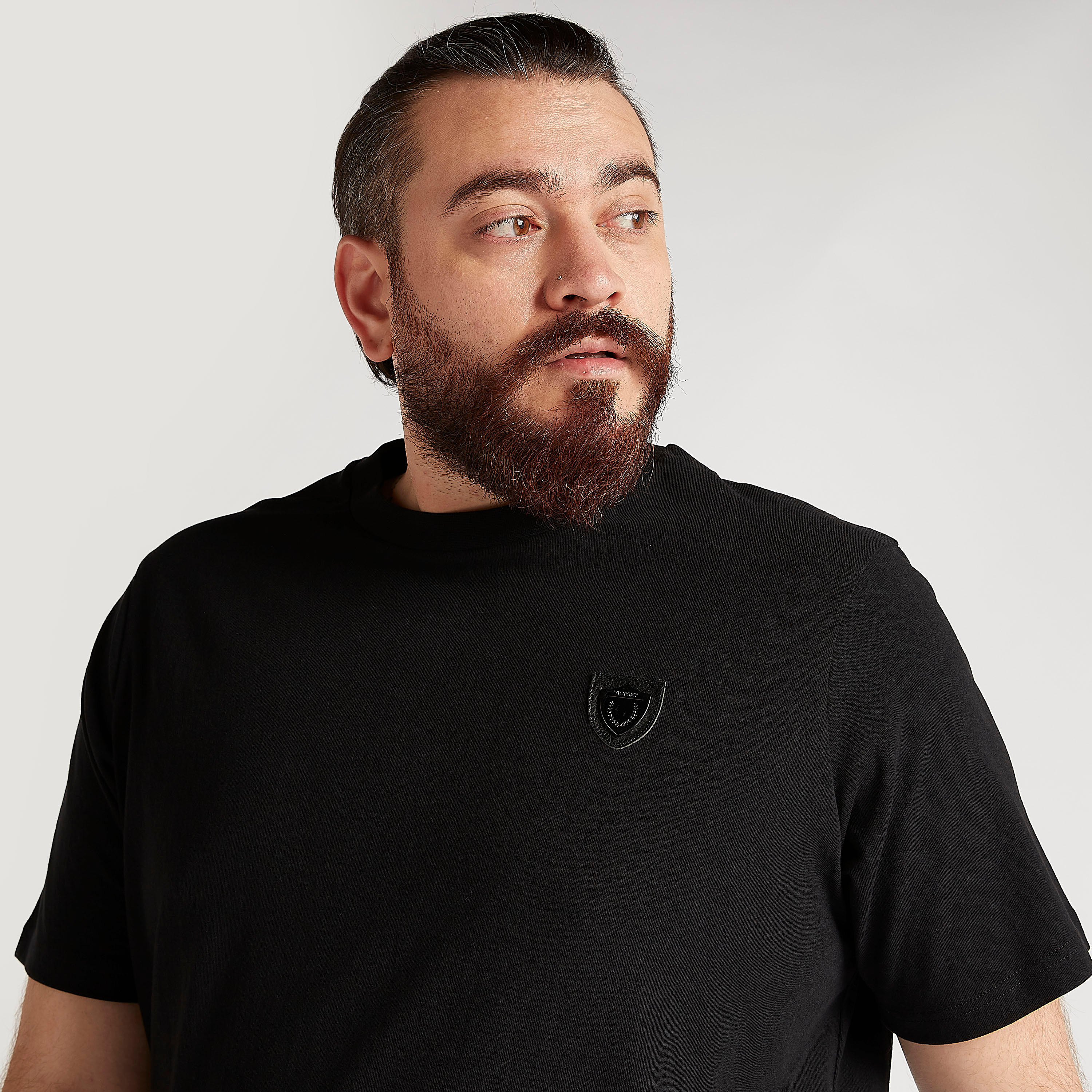 Solid T-shirt with Badge Applique and Crew Neck-men-clothing-tshirtsandpolos-tshirts-image-3