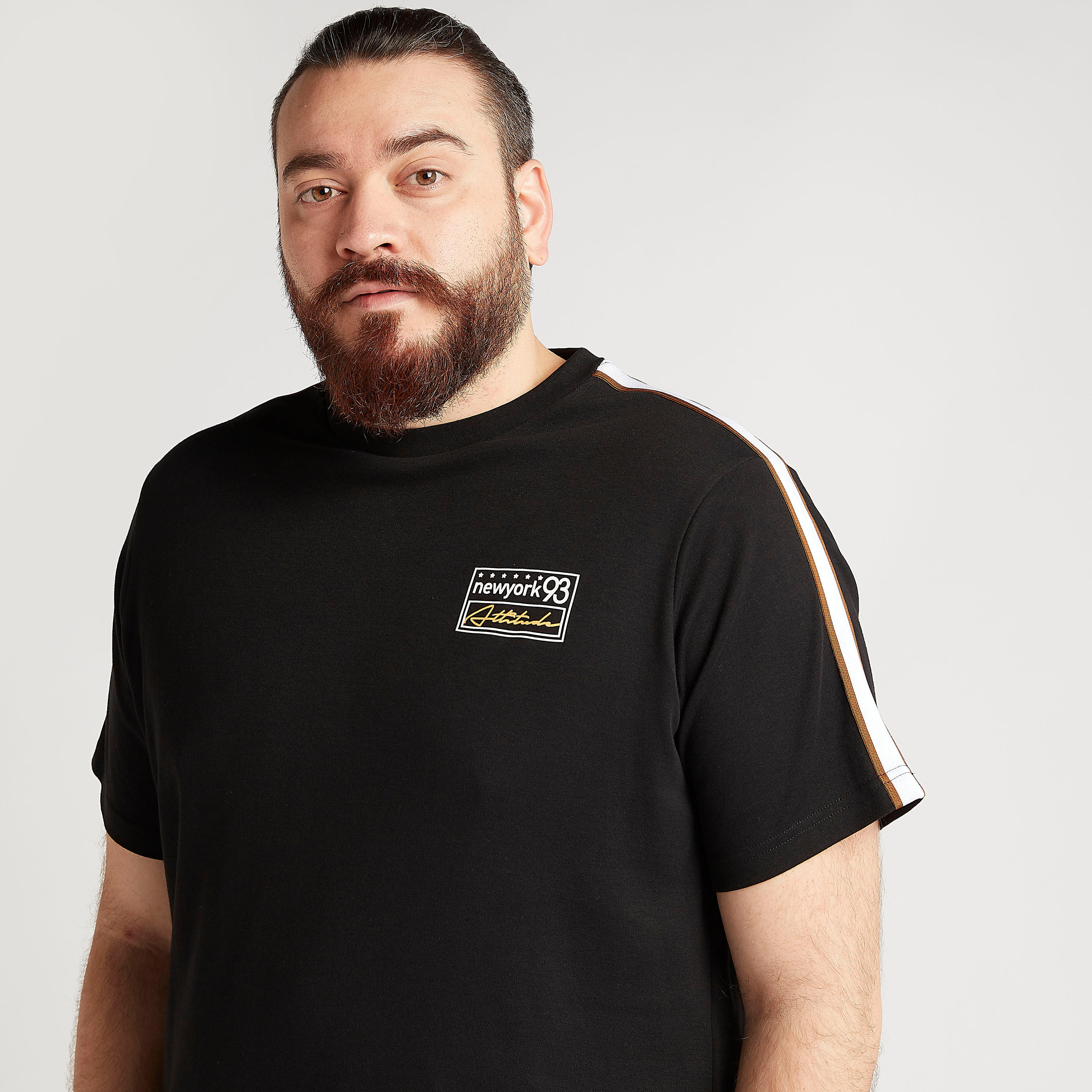تيشيرت بياقة ضيّقة وأكمام قصيرة وطبعات-men-clothing-tshirtsandpolos-tshirts-image-3