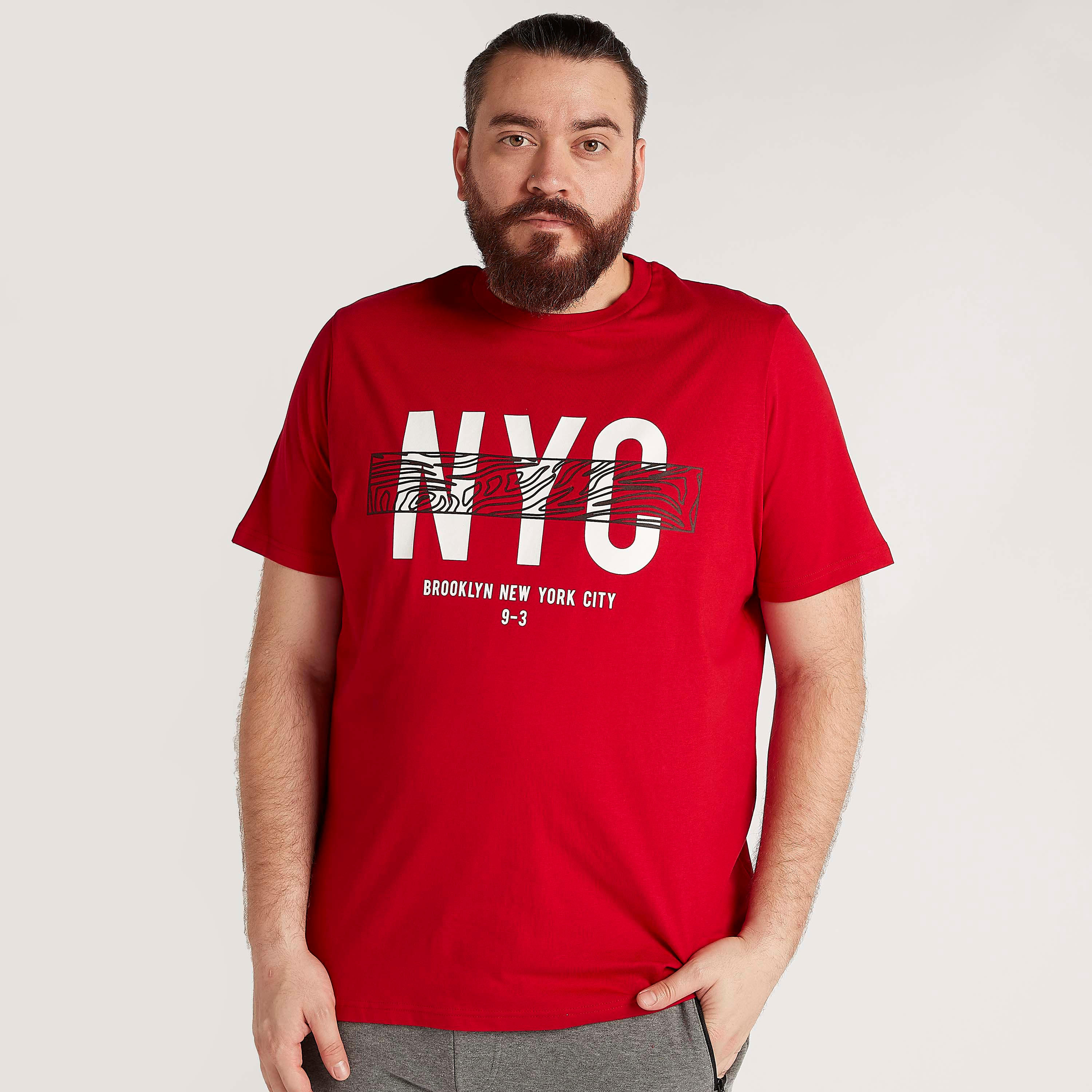 تيشيرت بياقة ضيّقة وأكمام قصيرة وطبعات-men-clothing-tshirtsandpolos-tshirts-image-1