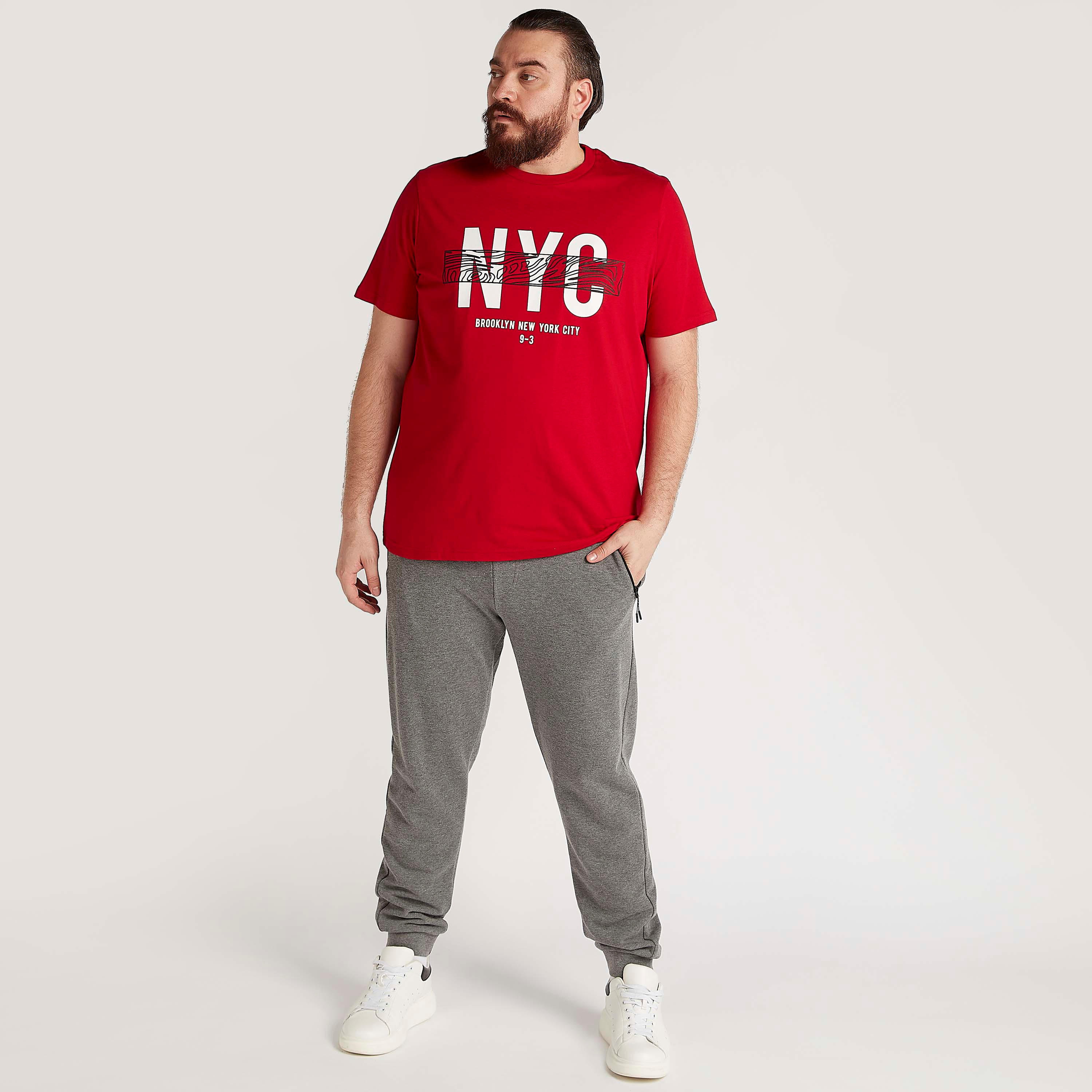 تيشيرت بياقة ضيّقة وأكمام قصيرة وطبعات-men-clothing-tshirtsandpolos-tshirts-image-2