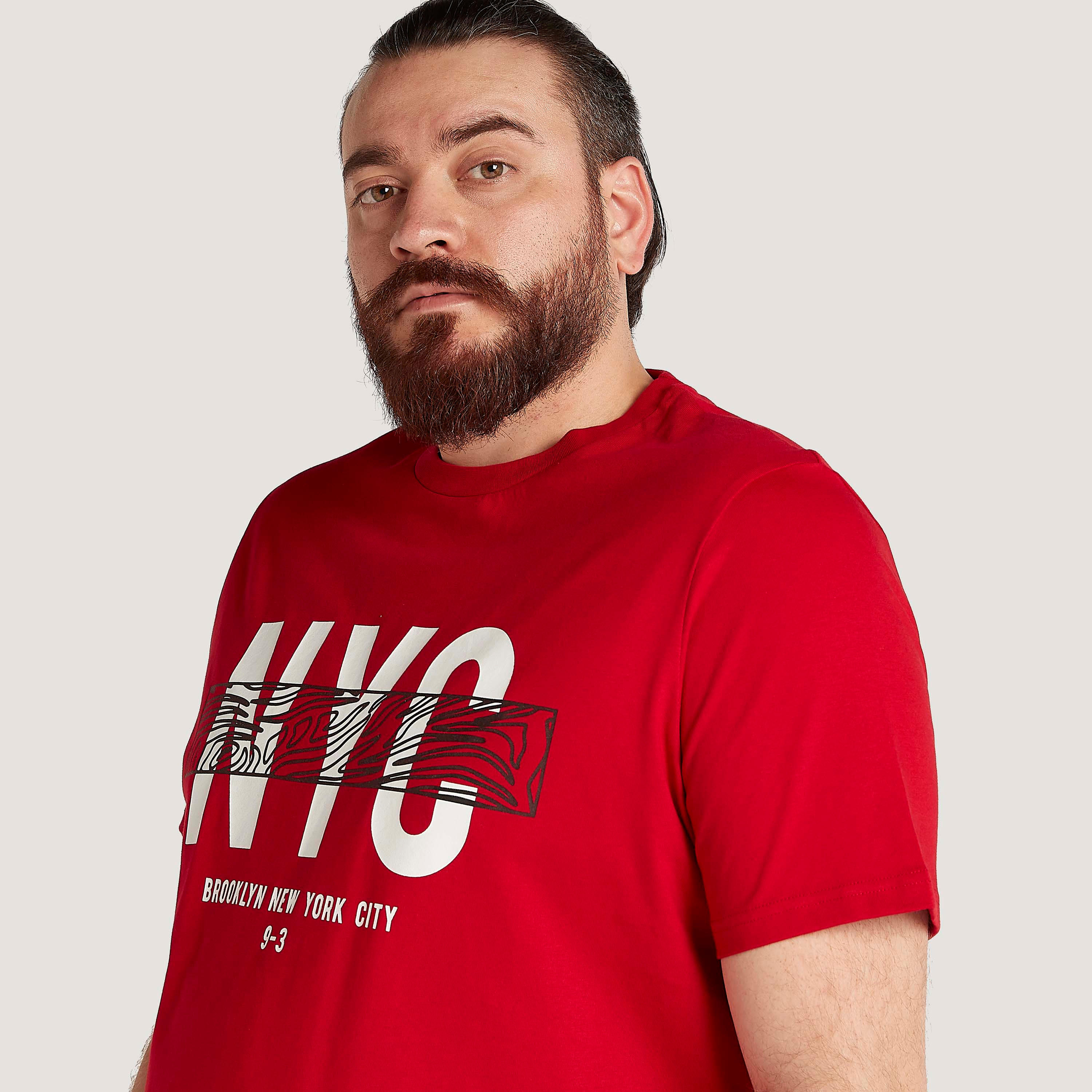 تيشيرت بياقة ضيّقة وأكمام قصيرة وطبعات-men-clothing-tshirtsandpolos-tshirts-image-3