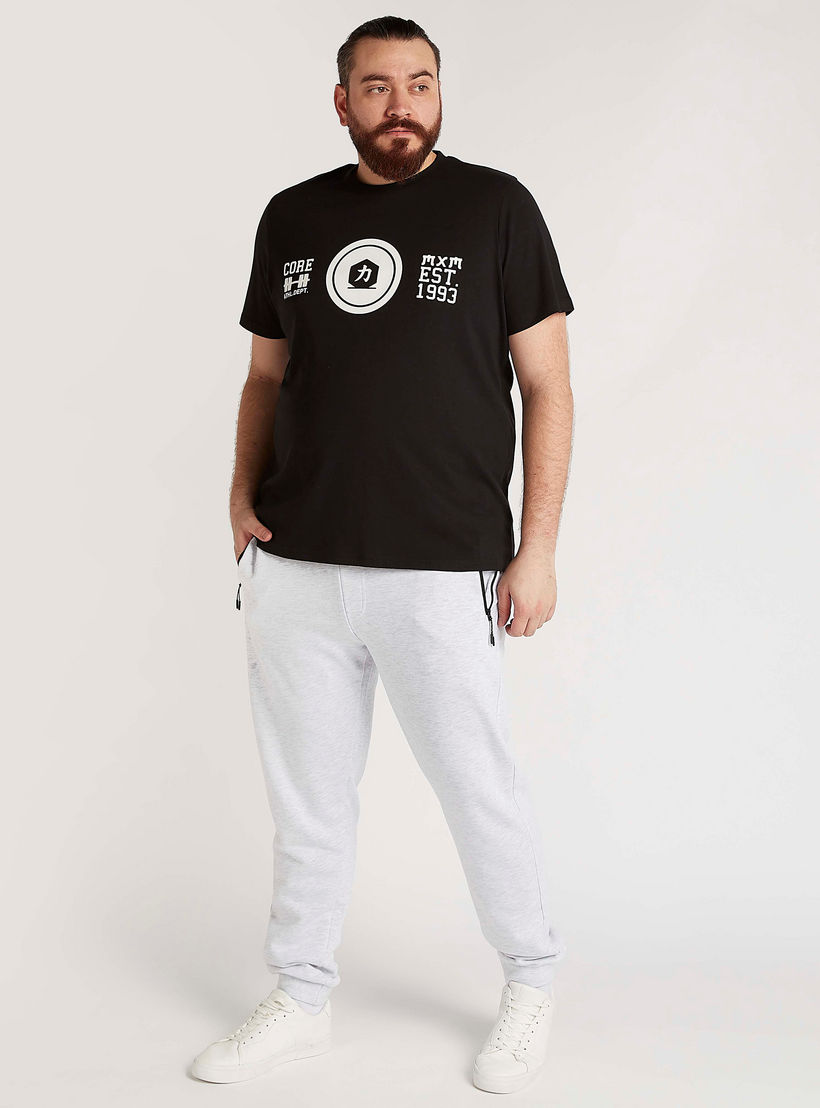 تيشيرت بياقة ضيّقة وأكمام قصيرة وطبعات-men-clothing-tshirtsandpolos-tshirts-image-3