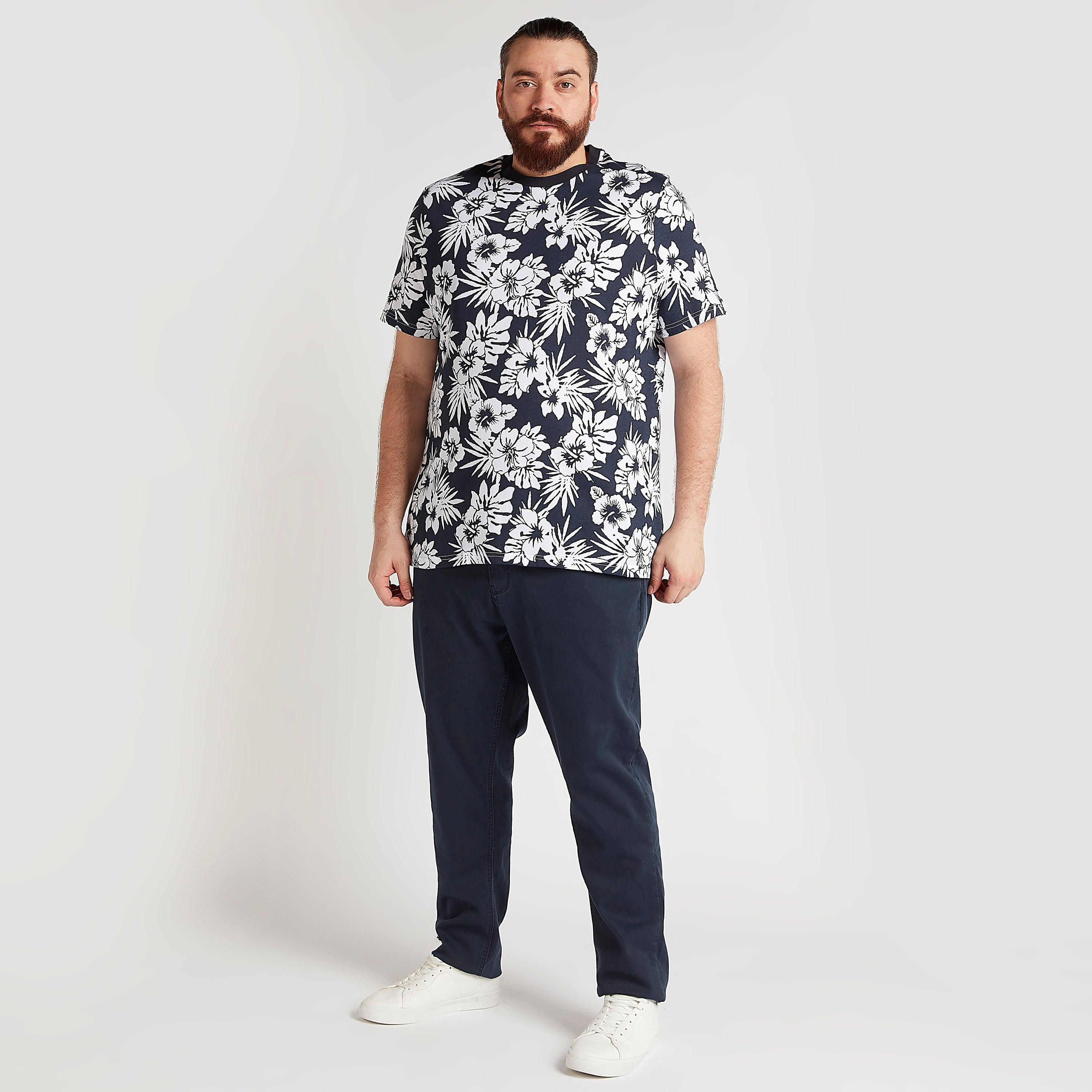 تيشيرت بياقة ضيّقة وأكمام قصيرة وطبعات أزهار-men-clothing-tshirtsandpolos-tshirts-image-2