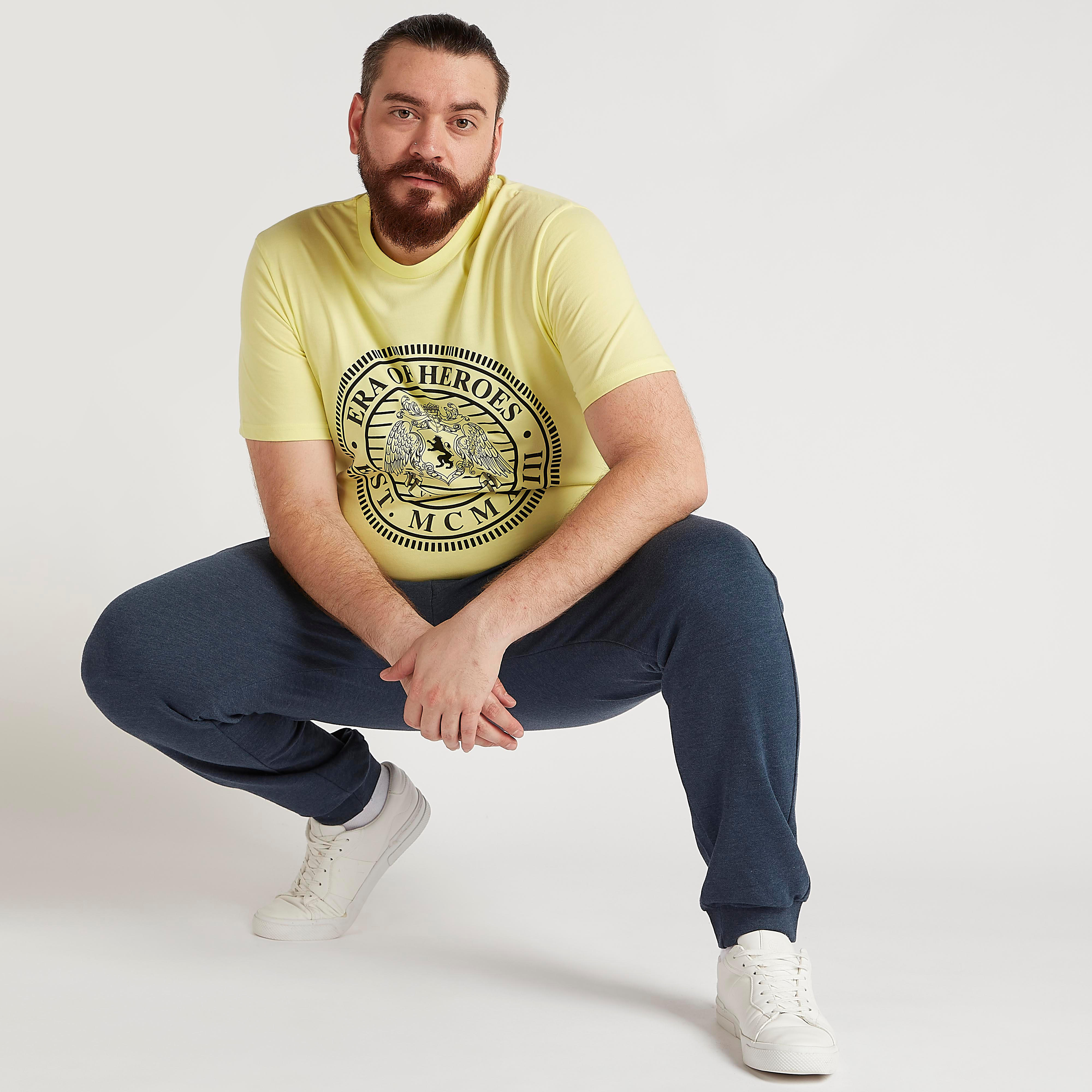 تيشيرت بياقة ضيّقة وأكمام قصيرة وطبعات-men-clothing-tshirtsandpolos-tshirts-image-2