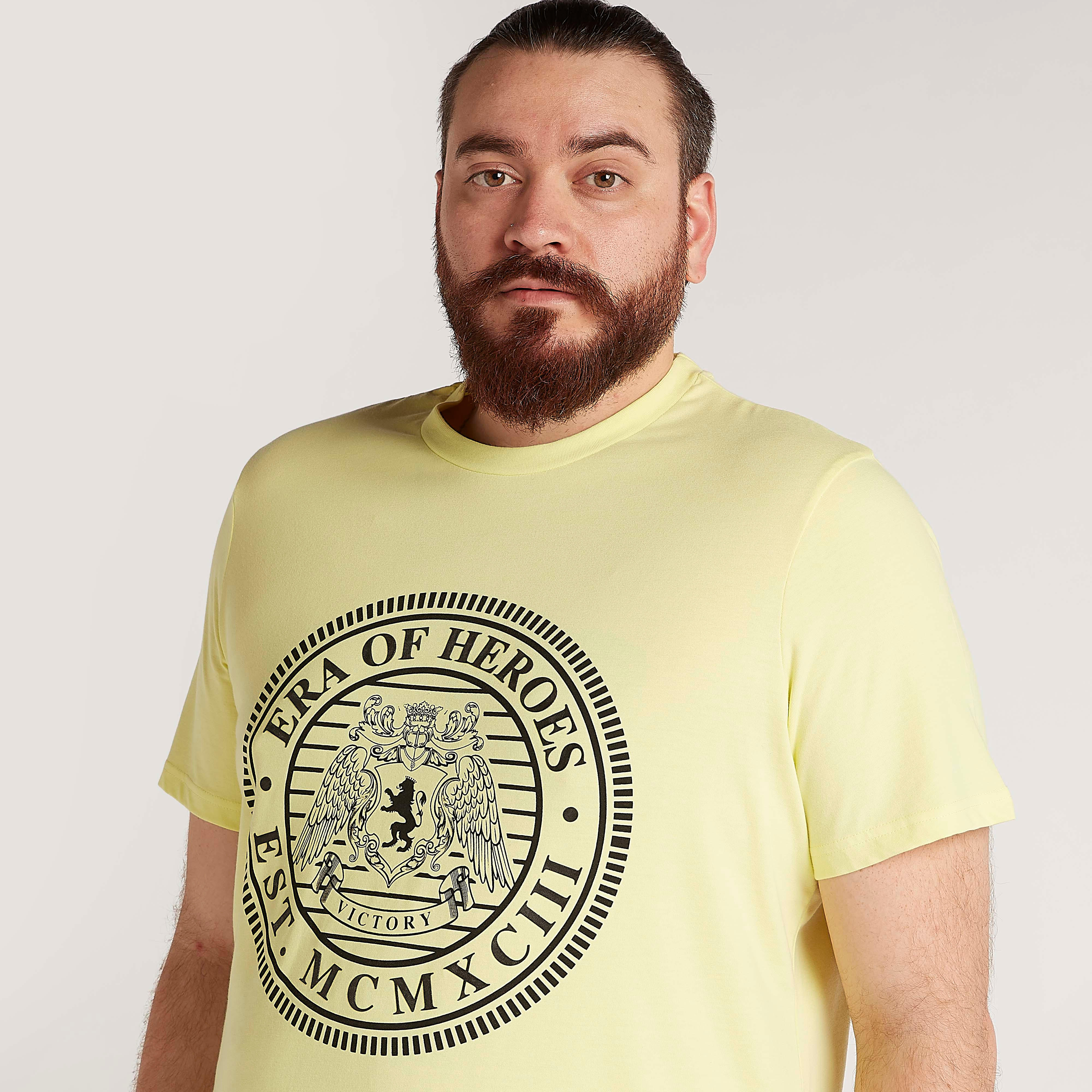 تيشيرت بياقة ضيّقة وأكمام قصيرة وطبعات-men-clothing-tshirtsandpolos-tshirts-image-3