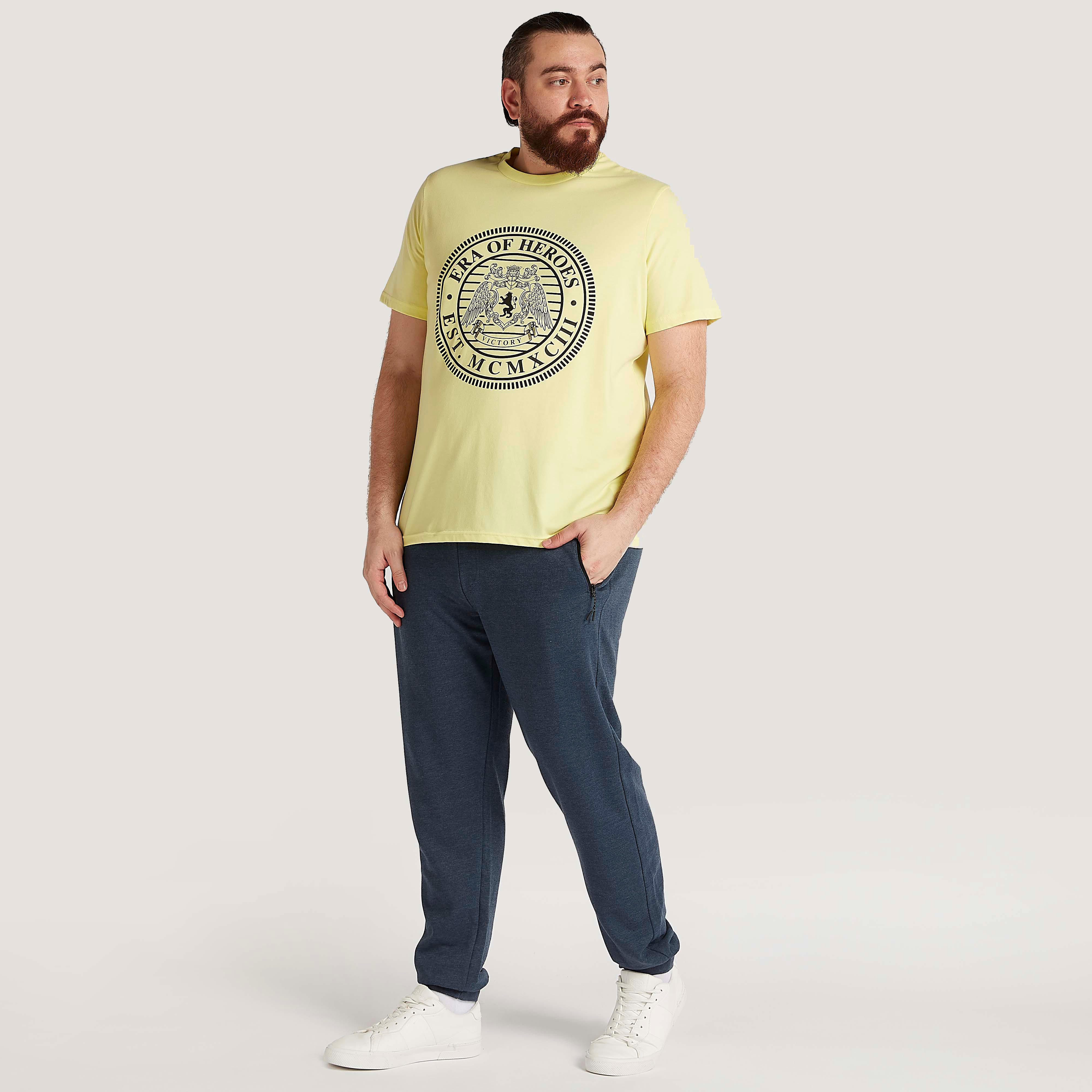 تيشيرت بياقة ضيّقة وأكمام قصيرة وطبعات-men-clothing-tshirtsandpolos-tshirts-image-5