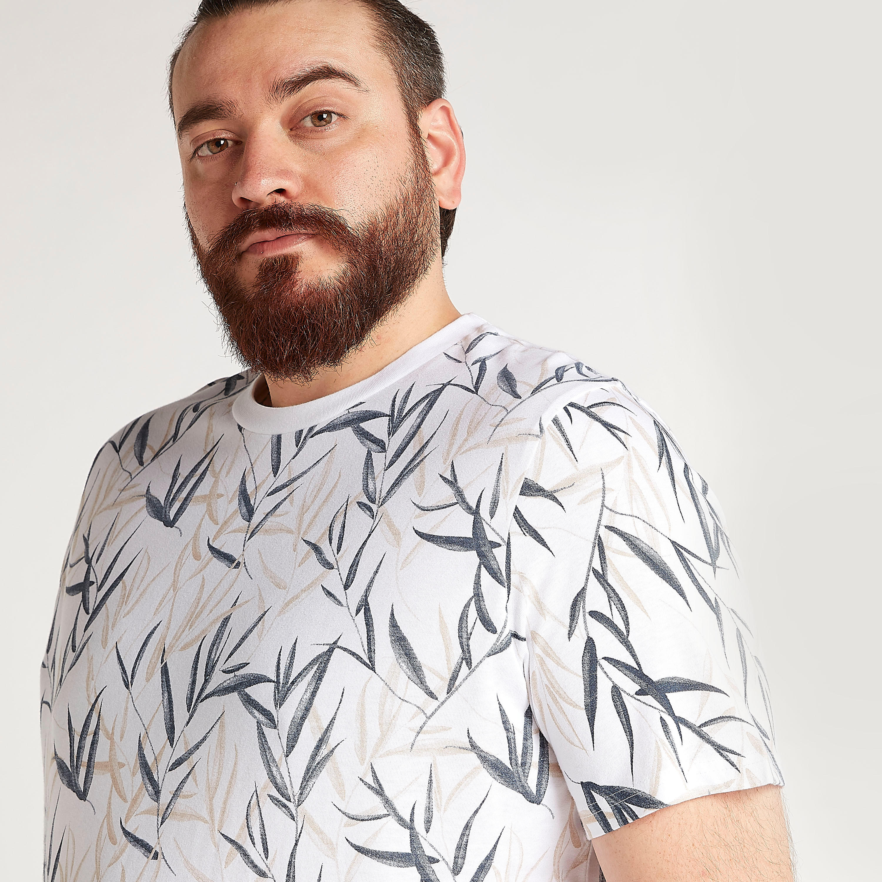 تيشيرت بياقة ضيّقة وأكمام قصيرة وطبعات-men-clothing-tshirtsandpolos-tshirts-image-3