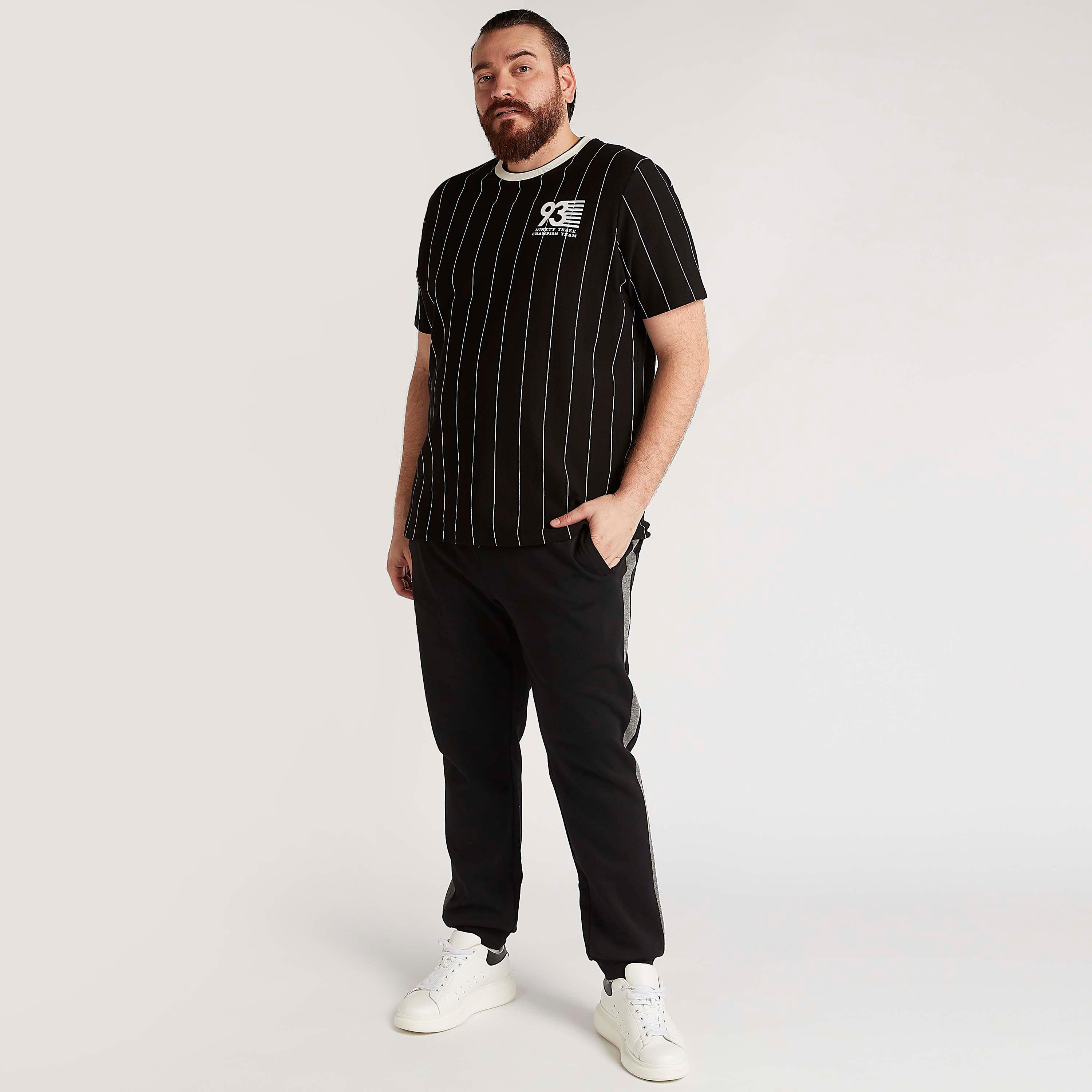 تيشيرت مخطّط بياقة ضيّقة وأكمام قصيرة-men-clothing-tshirtsandpolos-tshirts-image-2
