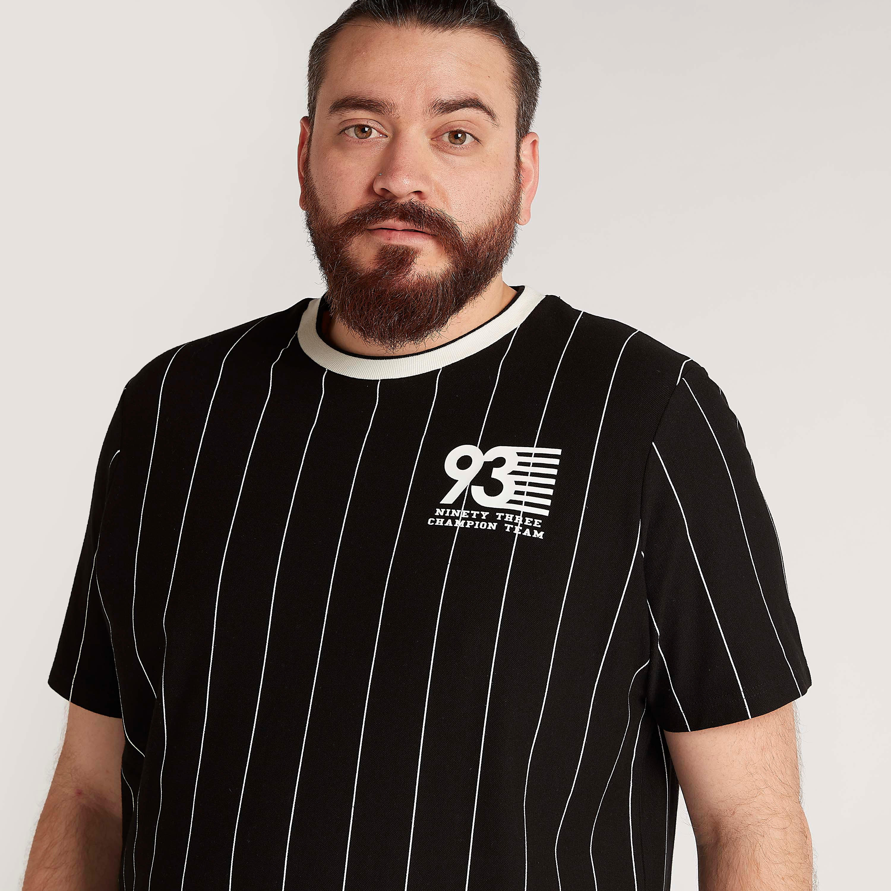 تيشيرت مخطّط بياقة ضيّقة وأكمام قصيرة-men-clothing-tshirtsandpolos-tshirts-image-3