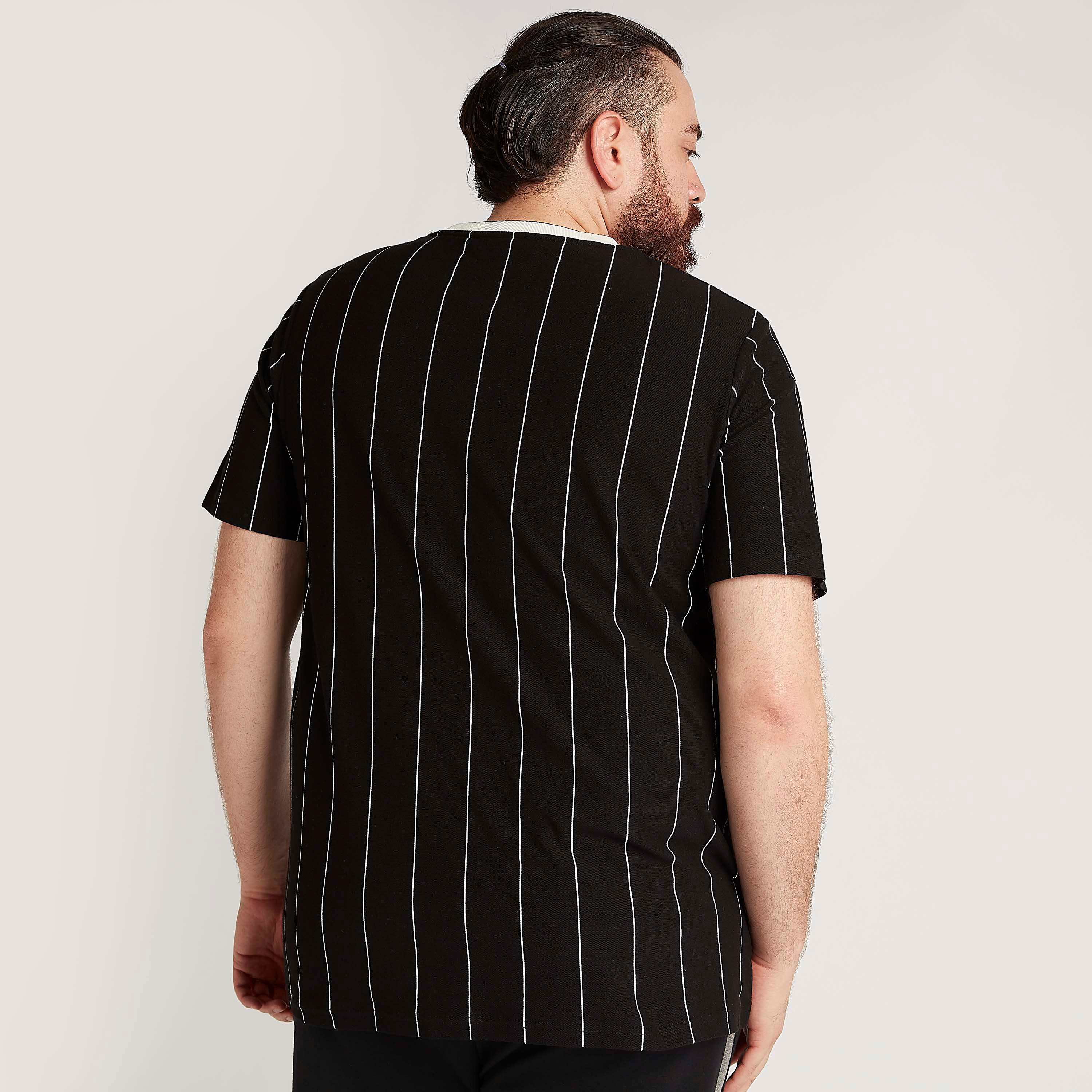 تيشيرت مخطّط بياقة ضيّقة وأكمام قصيرة-men-clothing-tshirtsandpolos-tshirts-image-4