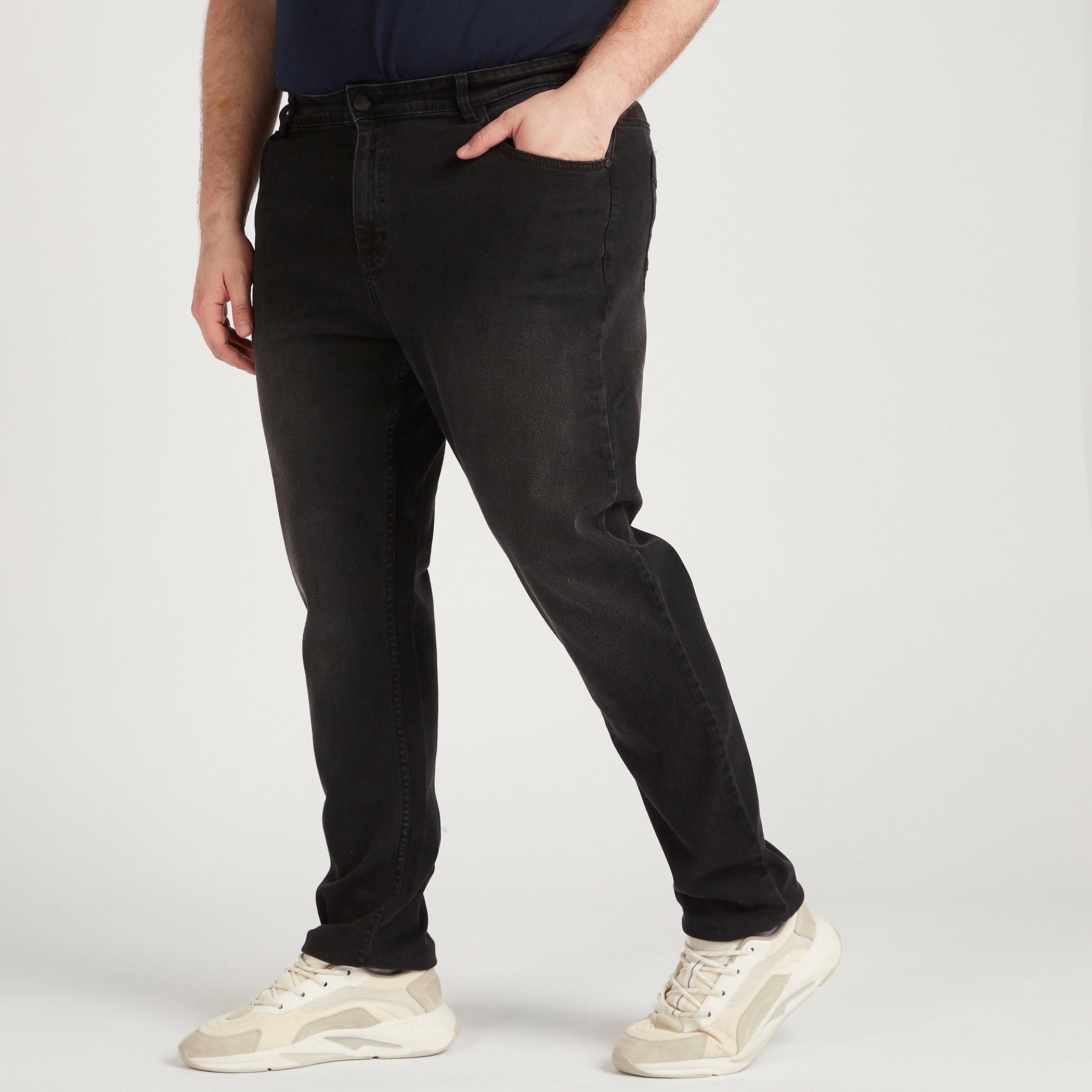 بنطلون جينز دنيم سادة بزر إغلاق وخصر متوسّط الارتفاع-men-clothing-bottoms-jeans-image-4
