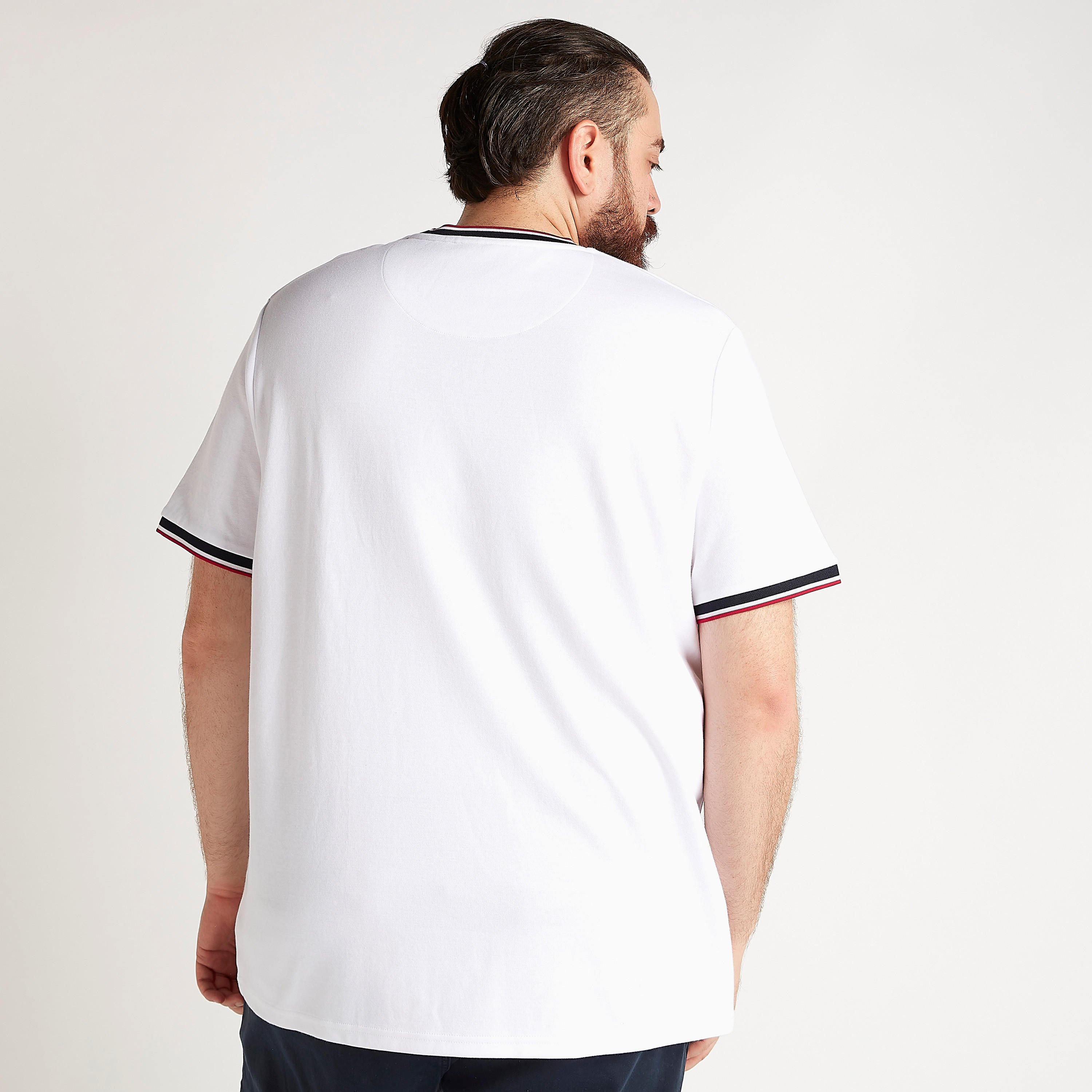 تيشيرت سادة بياقة ضيّقة وأكمام قصيرة-men-clothing-tshirtsandpolos-tshirts-image-1
