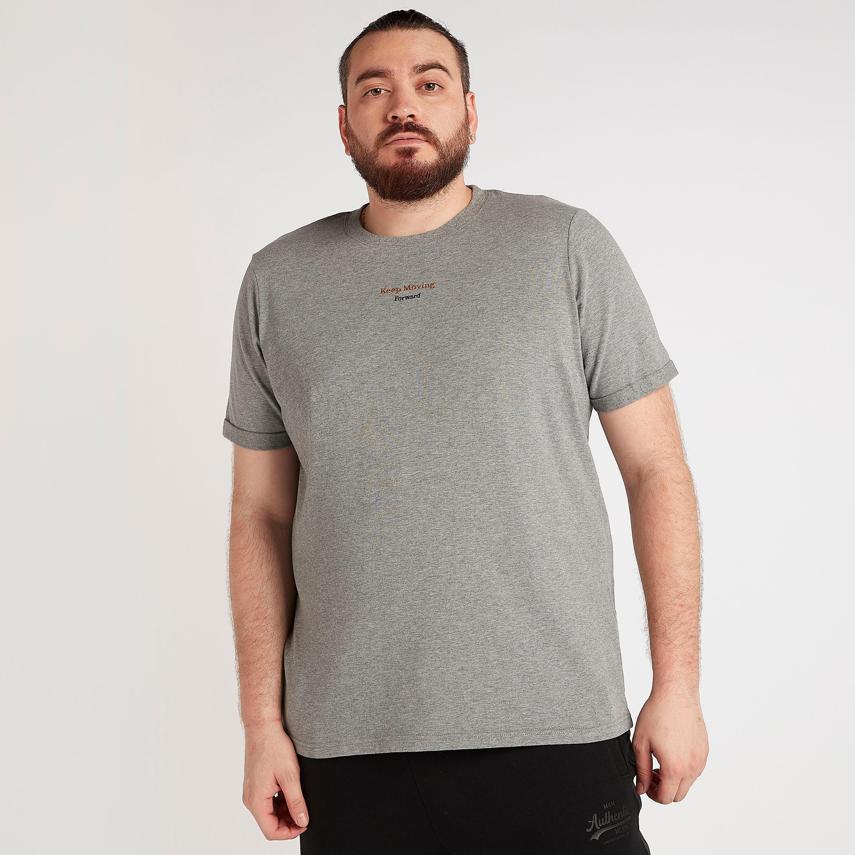 تيشيرت بياقة ضيّقة وأكمام قصيرة وطبعات-men-clothing-tshirtsandpolos-tshirts-image-5