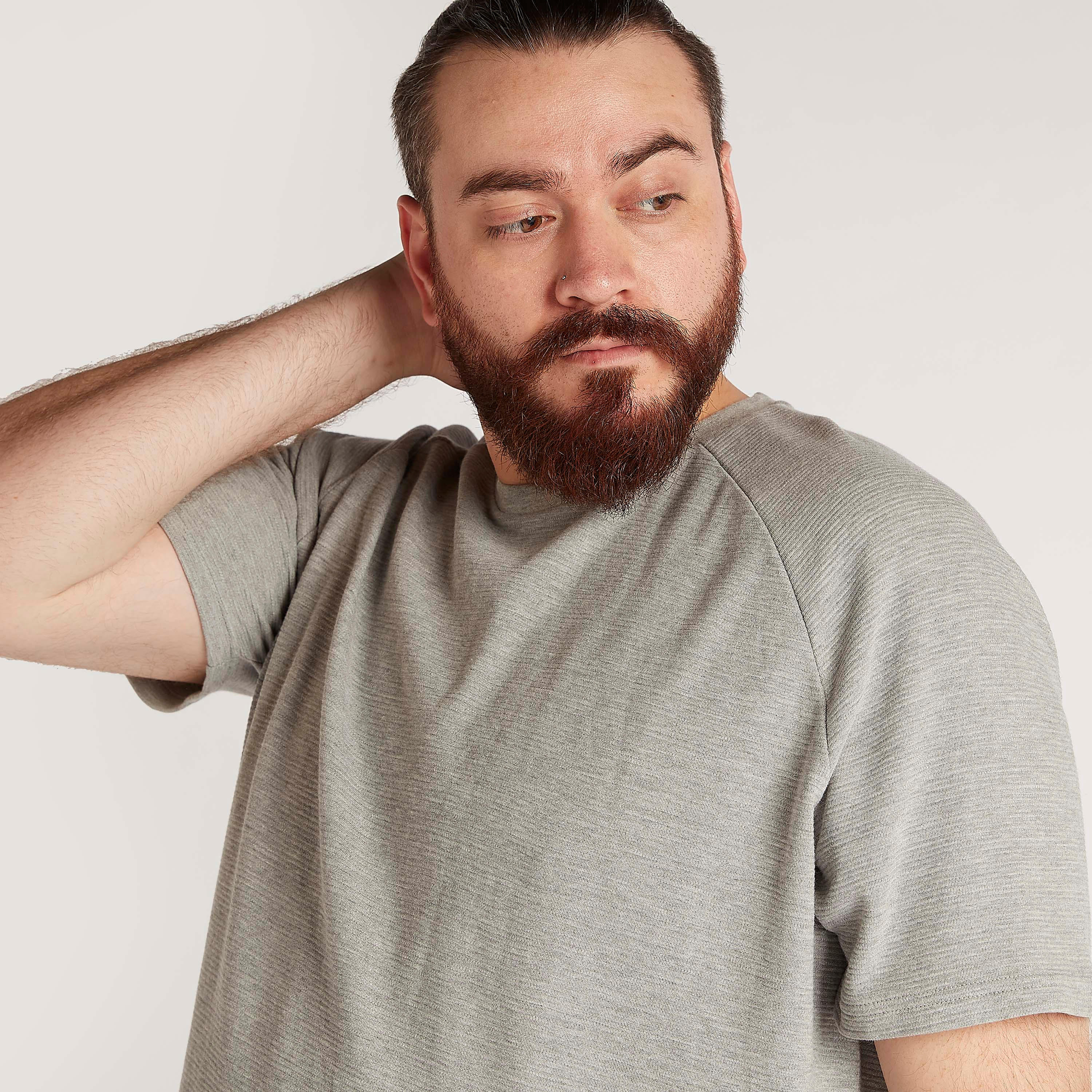 تيشيرت بارز الملمس بياقة ضيّقة وأكمام قصيرة-men-clothing-tshirtsandpolos-tshirts-image-3